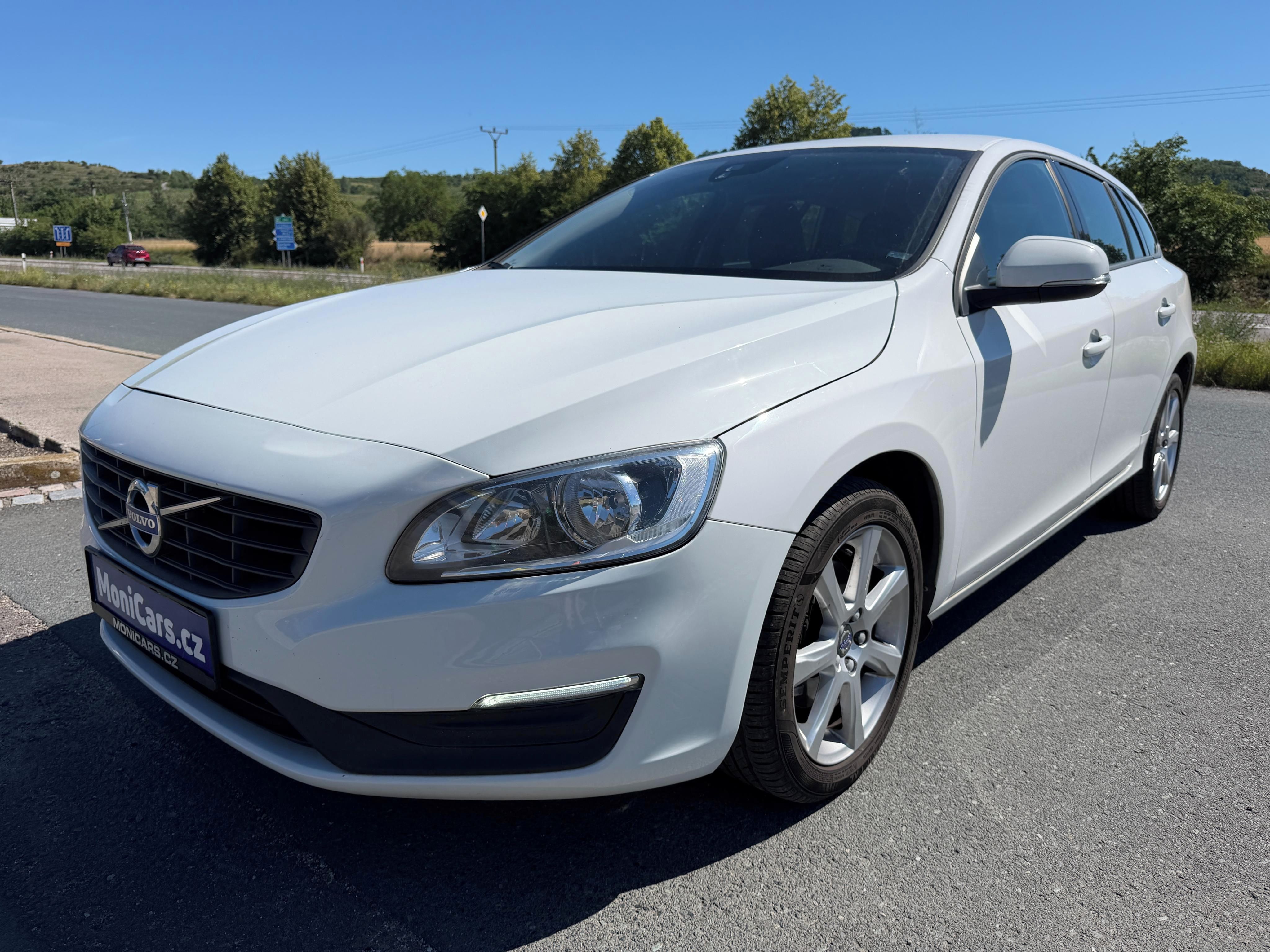 Volvo V60, 2.0 D3 88kW, NAVI. VÝHŘEV