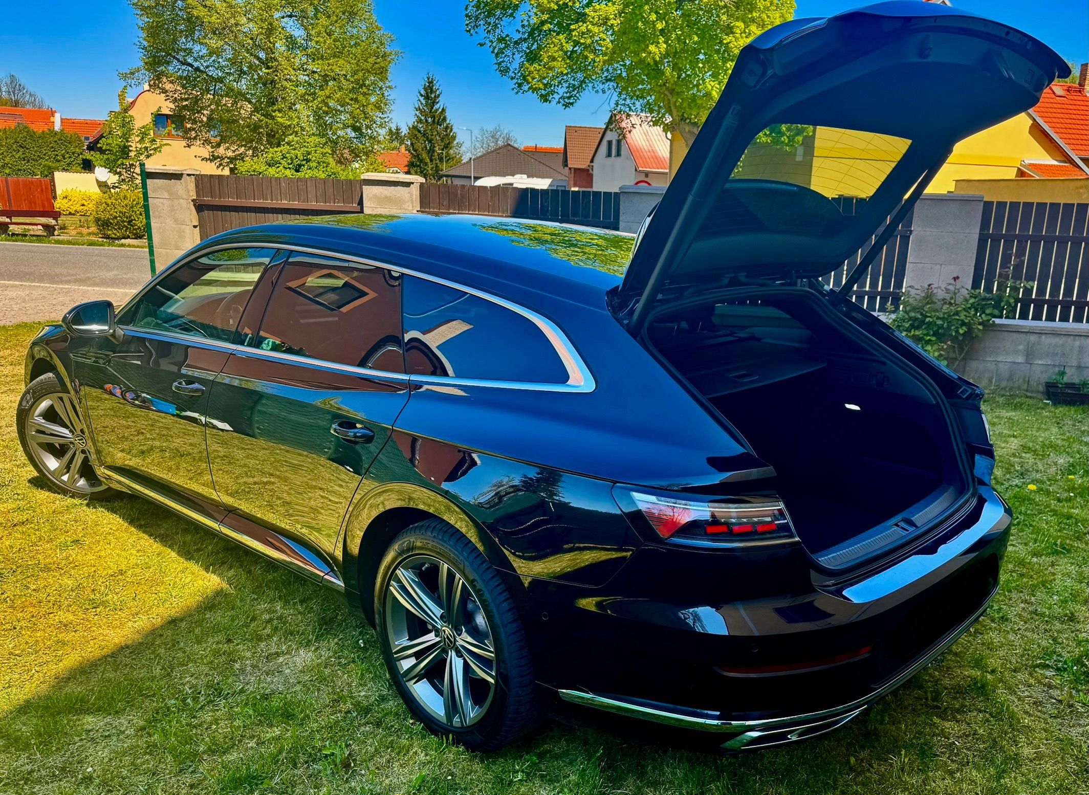 Volkswagen Arteon, R-LINE Shooting Brake 2.0TDI - fotka 3