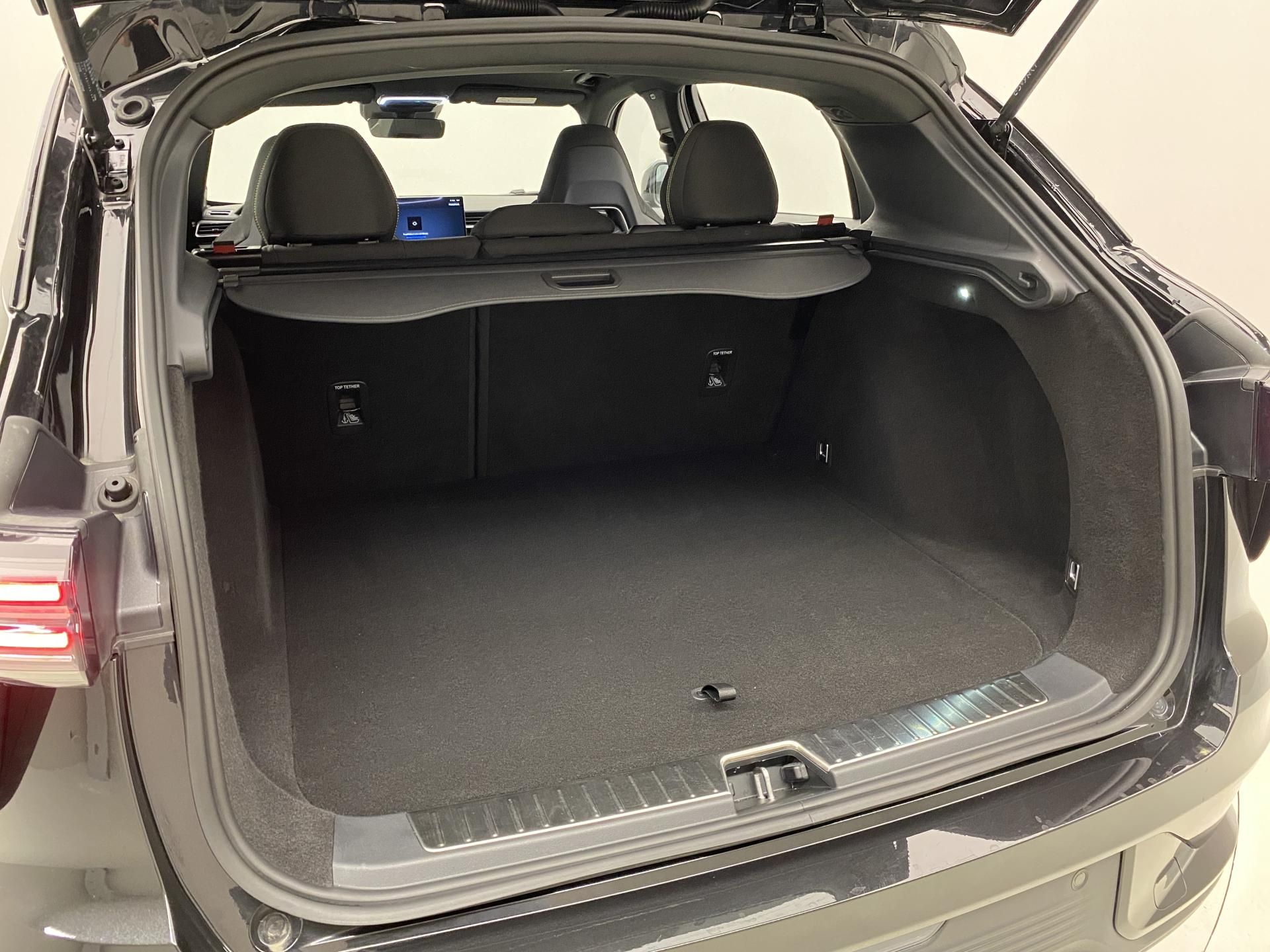 Lynk & Co 01, 01 CORE PHEV - fotka 5