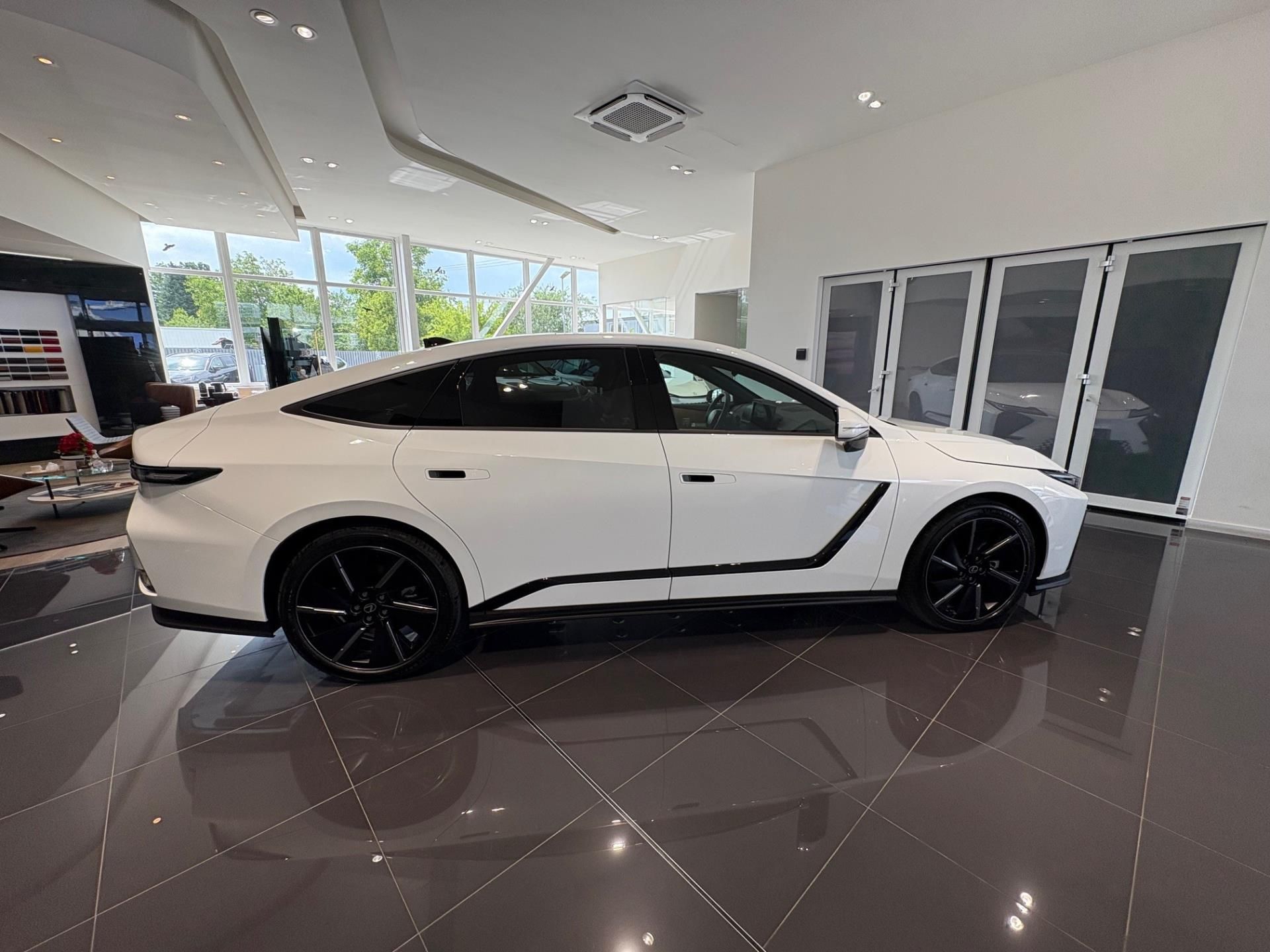Lexus ES, ES 500e AWD Prestige + 21"  Ae - fotka 5