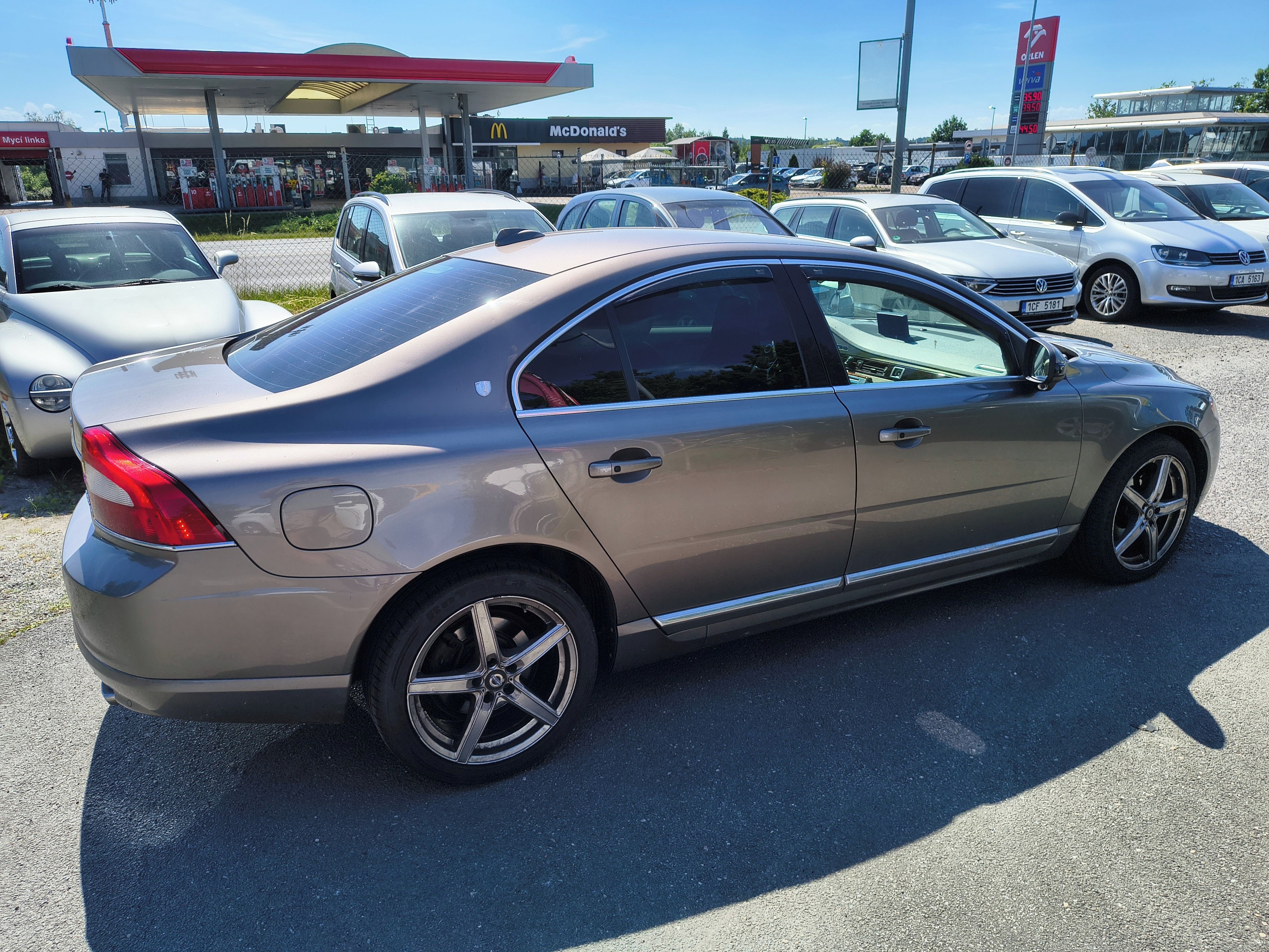 Volvo S80, 2,4 D5 AWD - fotka 6
