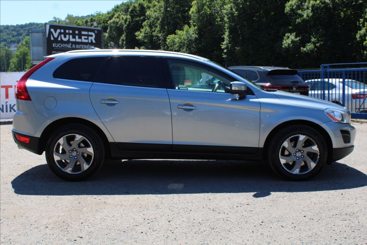 Volvo XC60, 2,4 D4  ČR,A/T,4x4,OCEAN RACE - fotka 4