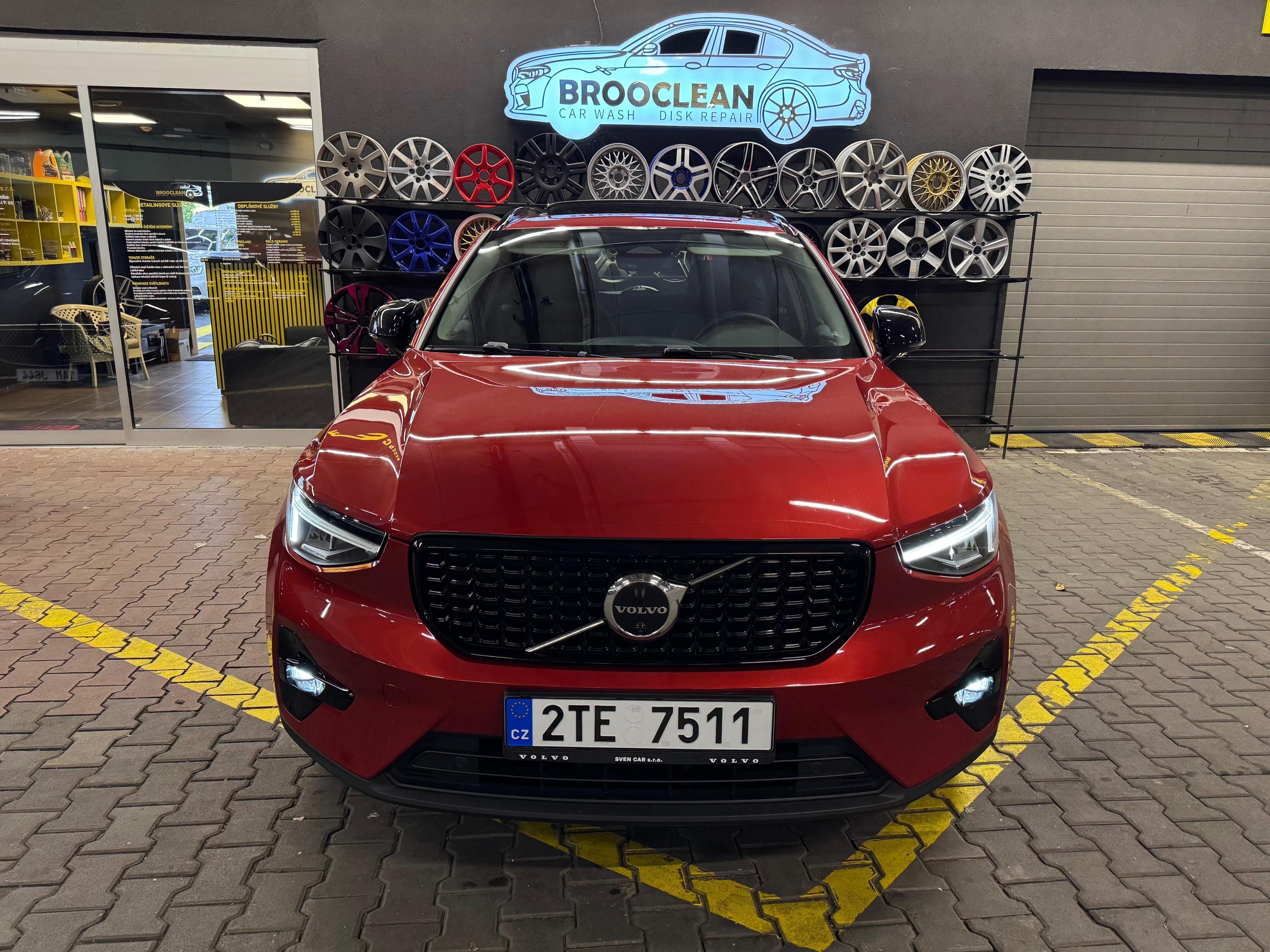 Volvo XC40, B4 4x4 ULTIMATE  DPH ČR - fotka 2