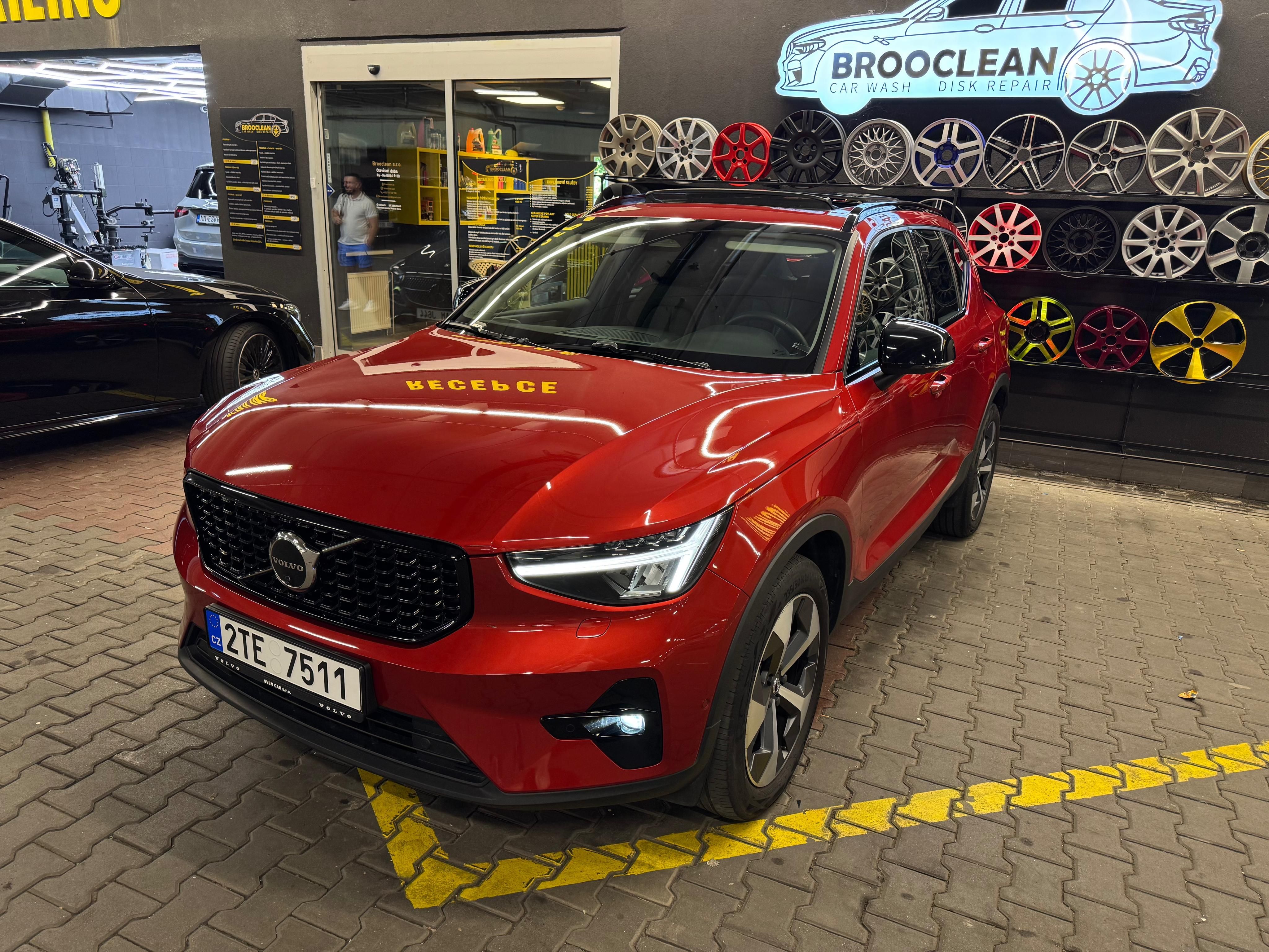 Volvo XC40, B4 4x4 ULTIMATE  DPH ČR - fotka 3