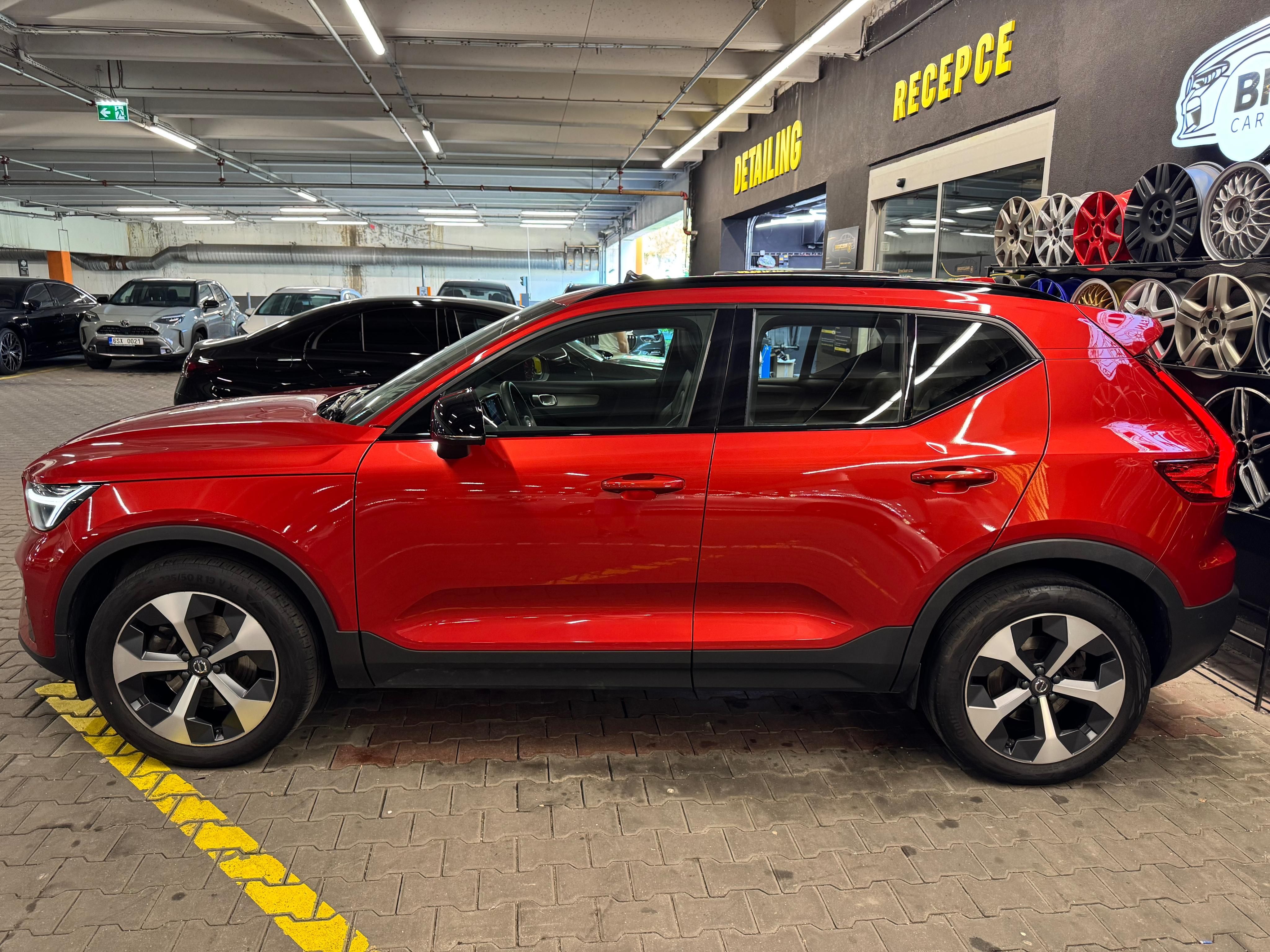 Volvo XC40, B4 4x4 ULTIMATE  DPH ČR - fotka 4
