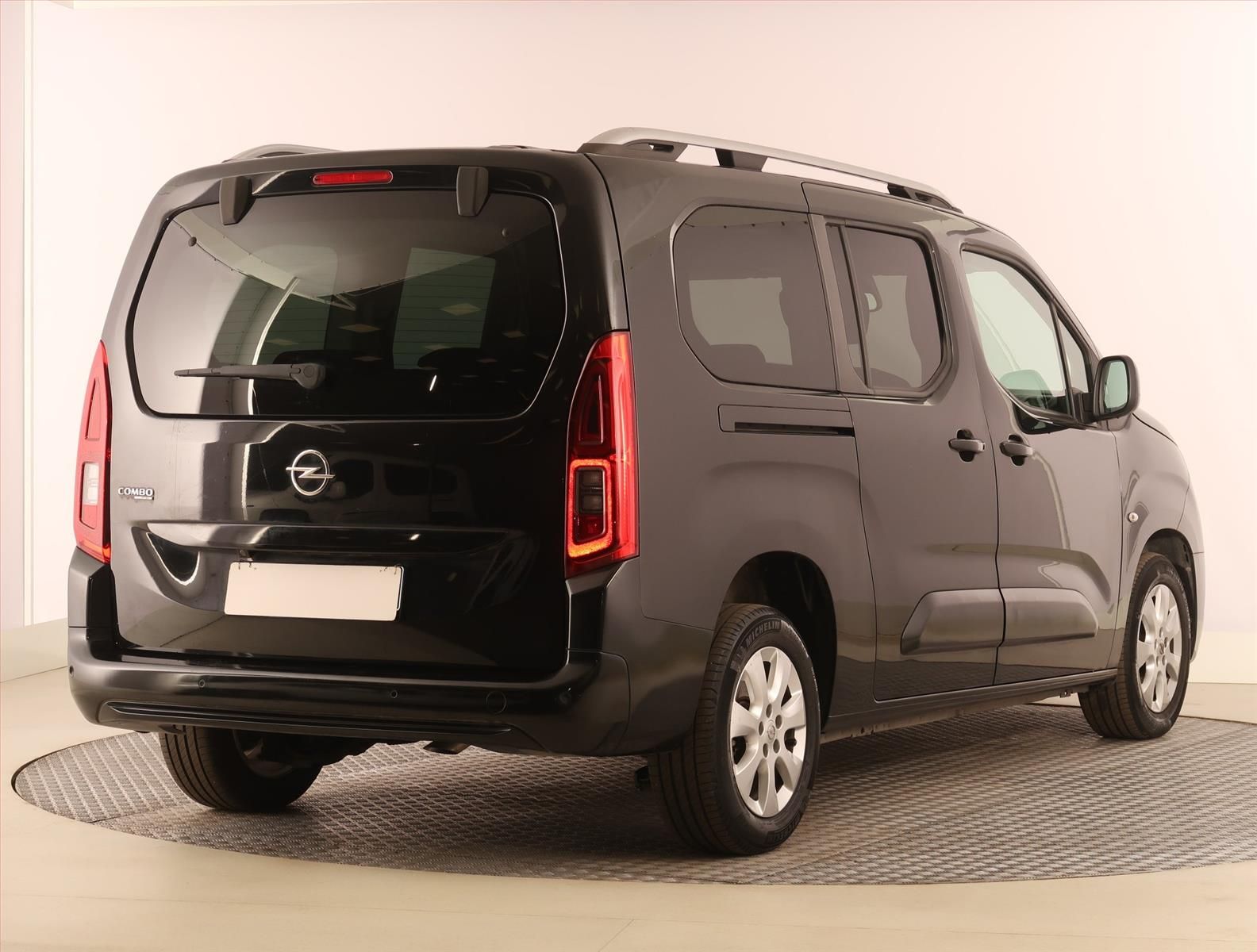 Opel Combo, Maxi 1.2 Turbo, Enjoy, 7Míst - fotka 5