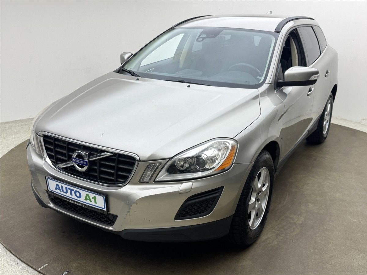 Volvo XC60, 2,4 D3 4X4 AUT. VÝHŘEV LED ČR
