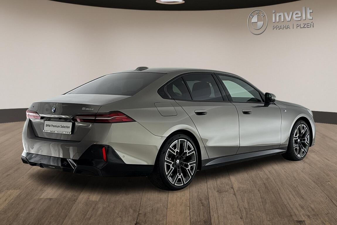 BMW Řada 5, 540d xDrive Sedan - fotka 3