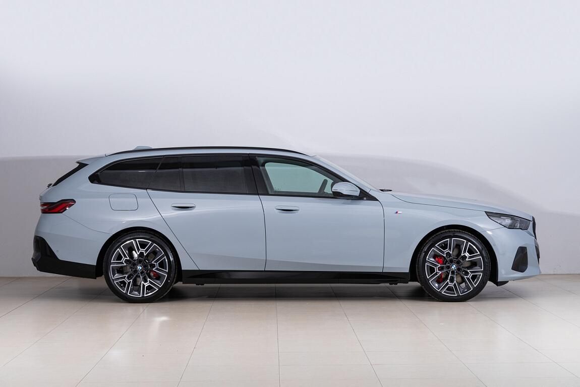 BMW Řada 5, 540d xDrive Touring - fotka 2