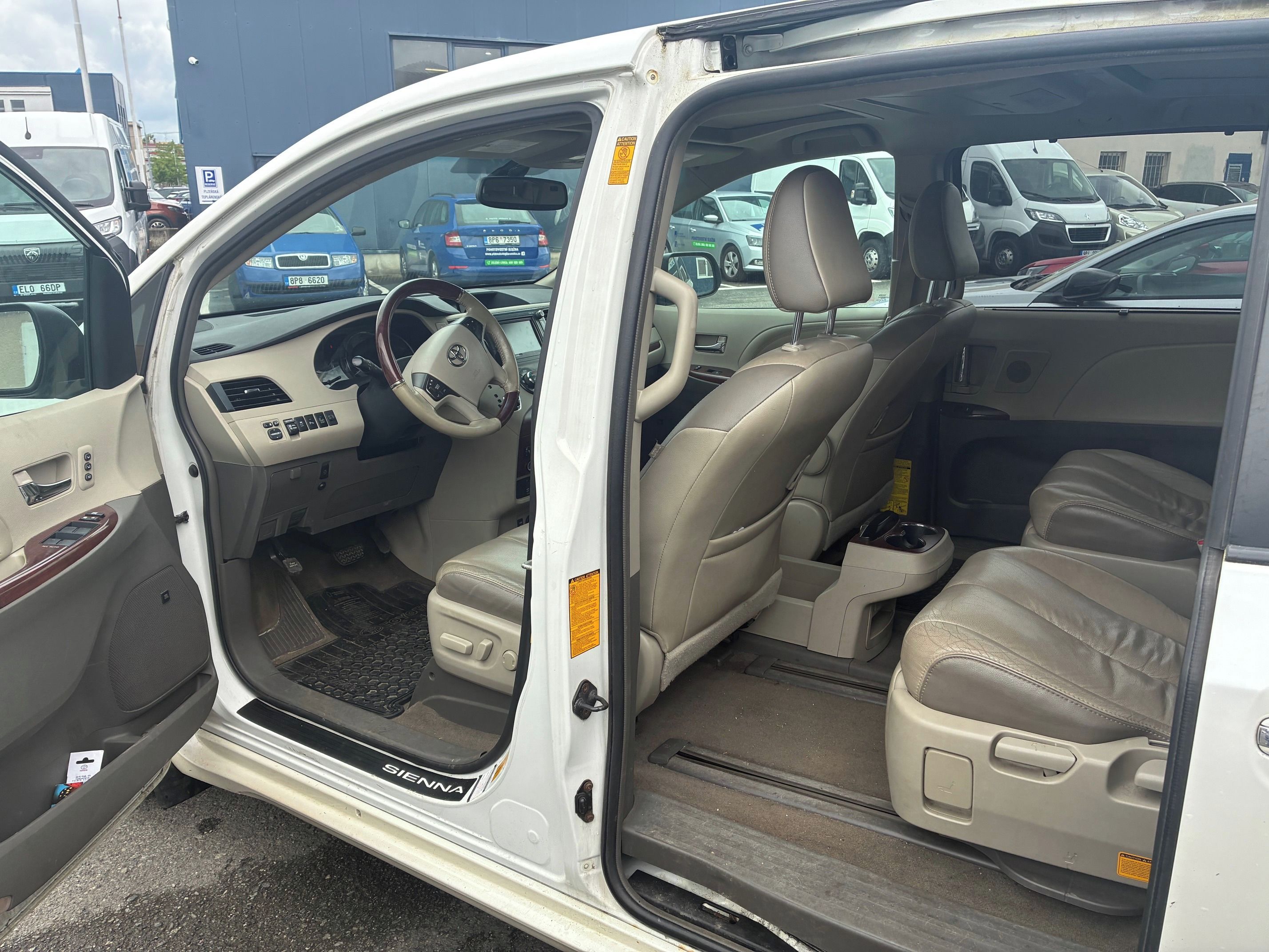 Toyota Sienna, 3,5 V6 Limited AWD 269k - fotka 5