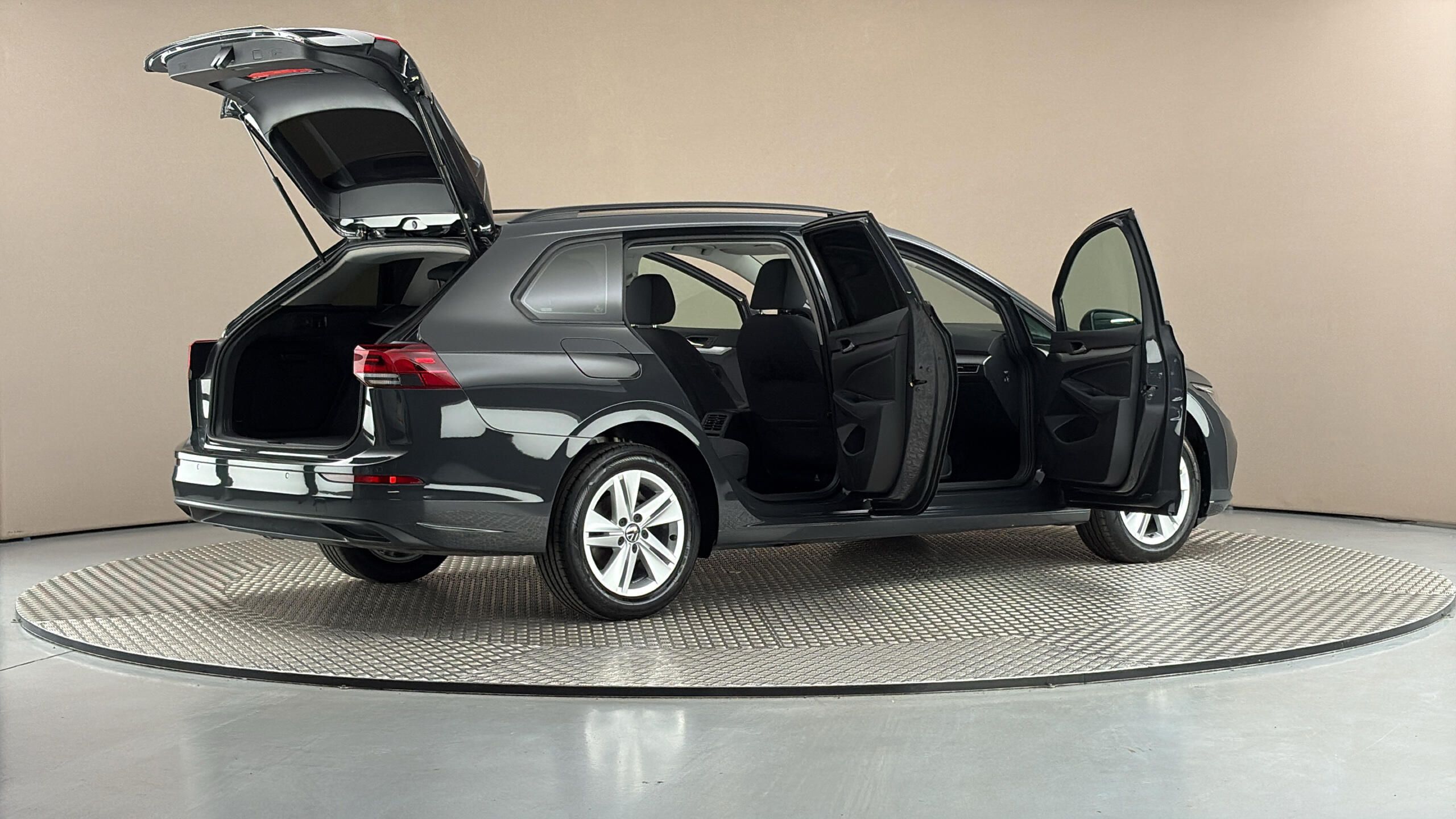 Volkswagen Golf, 1.5 TSI Life Variant - fotka 6