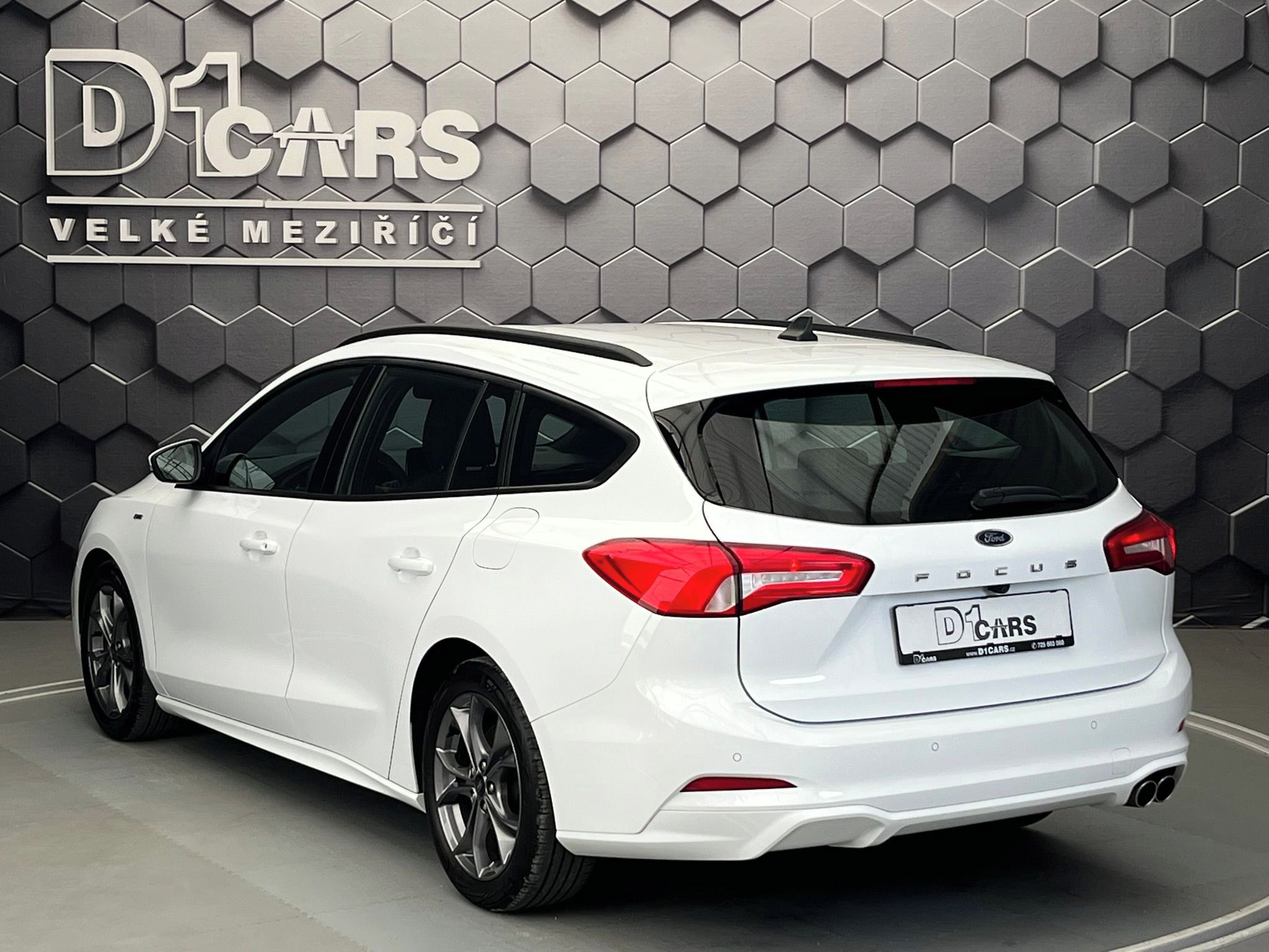 Ford Focus, 2.0 EB ST-Line  manuál - fotka 2
