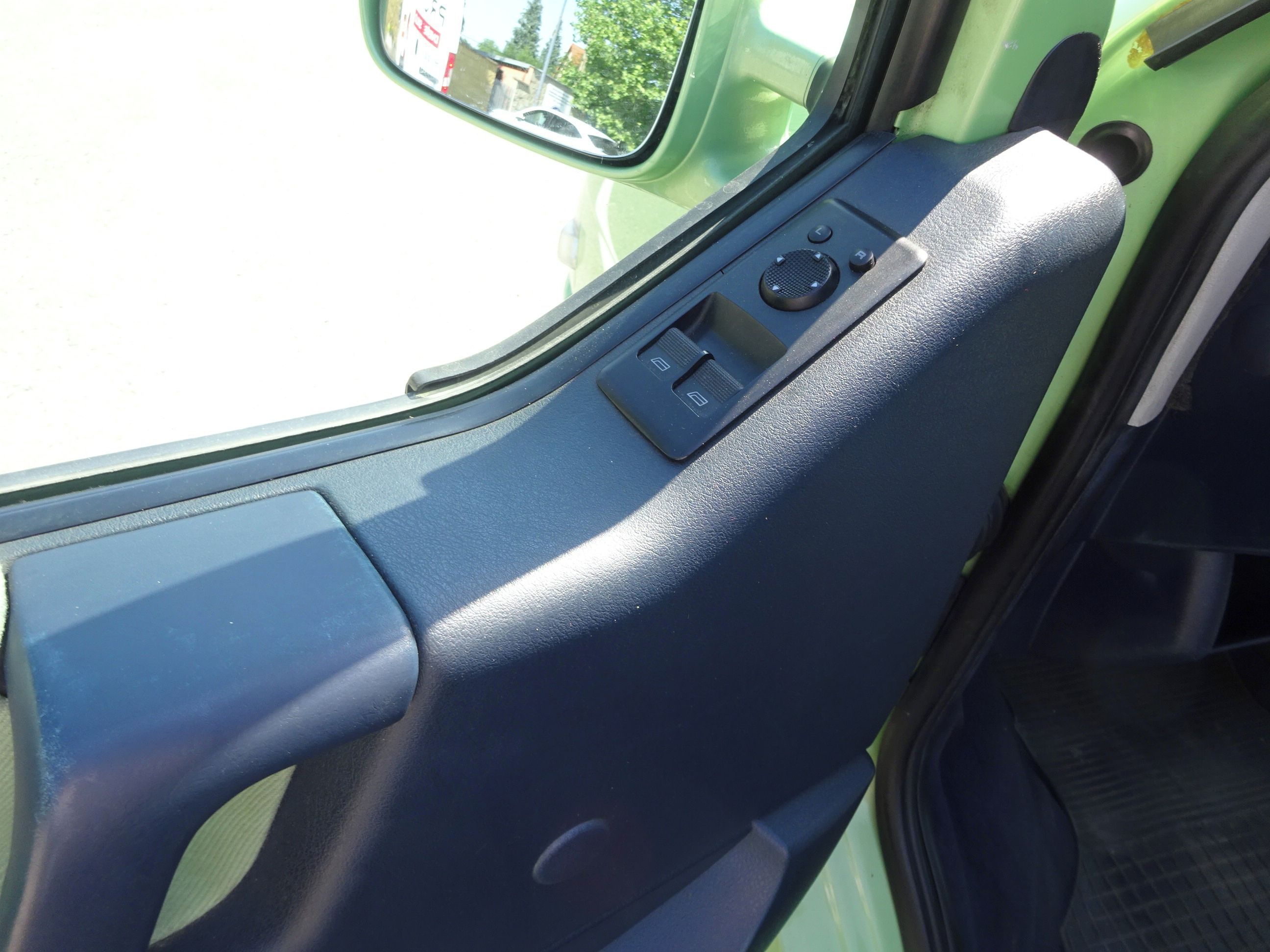 Volkswagen Multivan, 2.5 TDI (75 KW)  7 mist - fotka 6