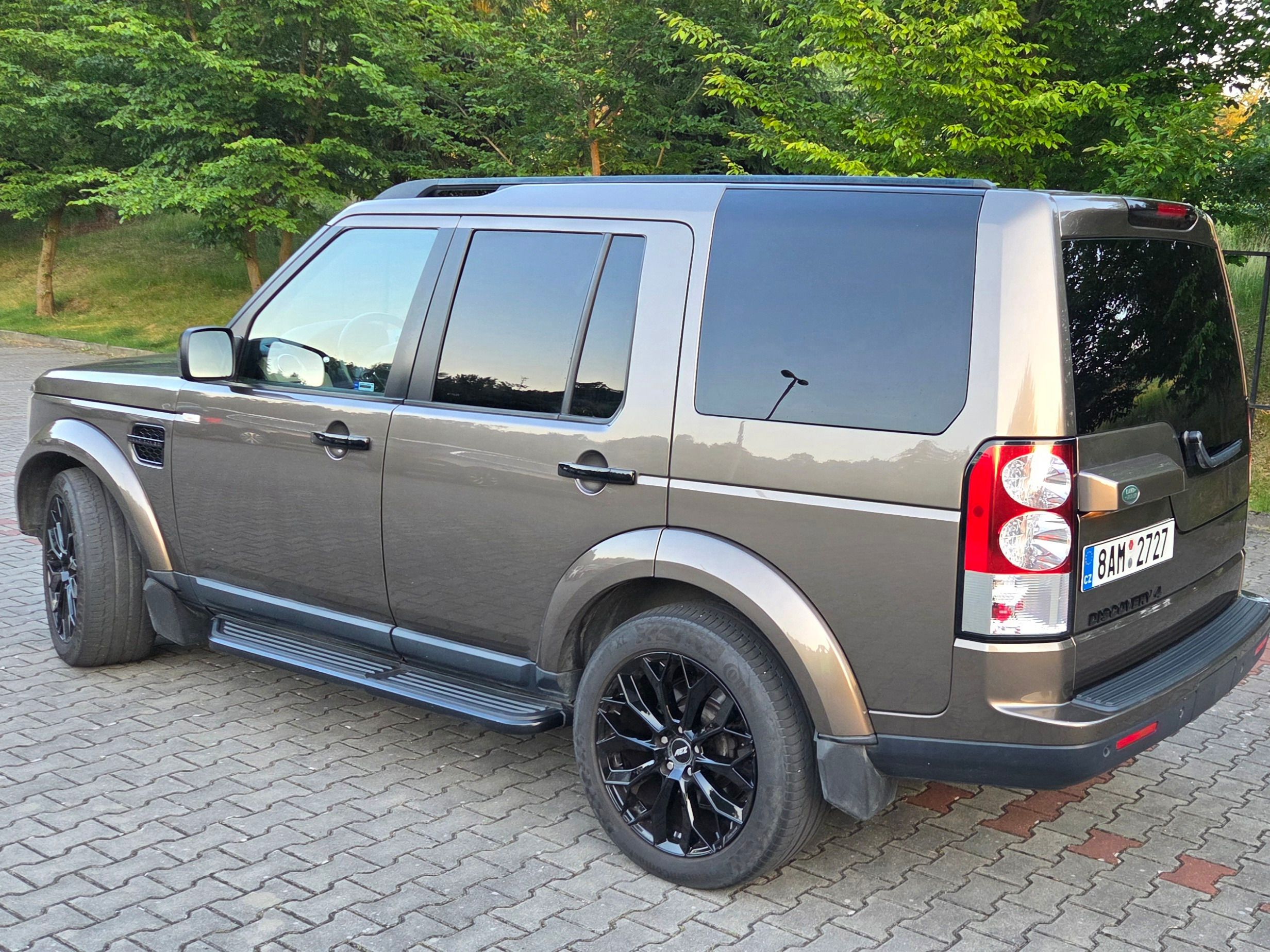 Land Rover Discovery, Land Rover Discovery SDV6 HSE - fotka 3