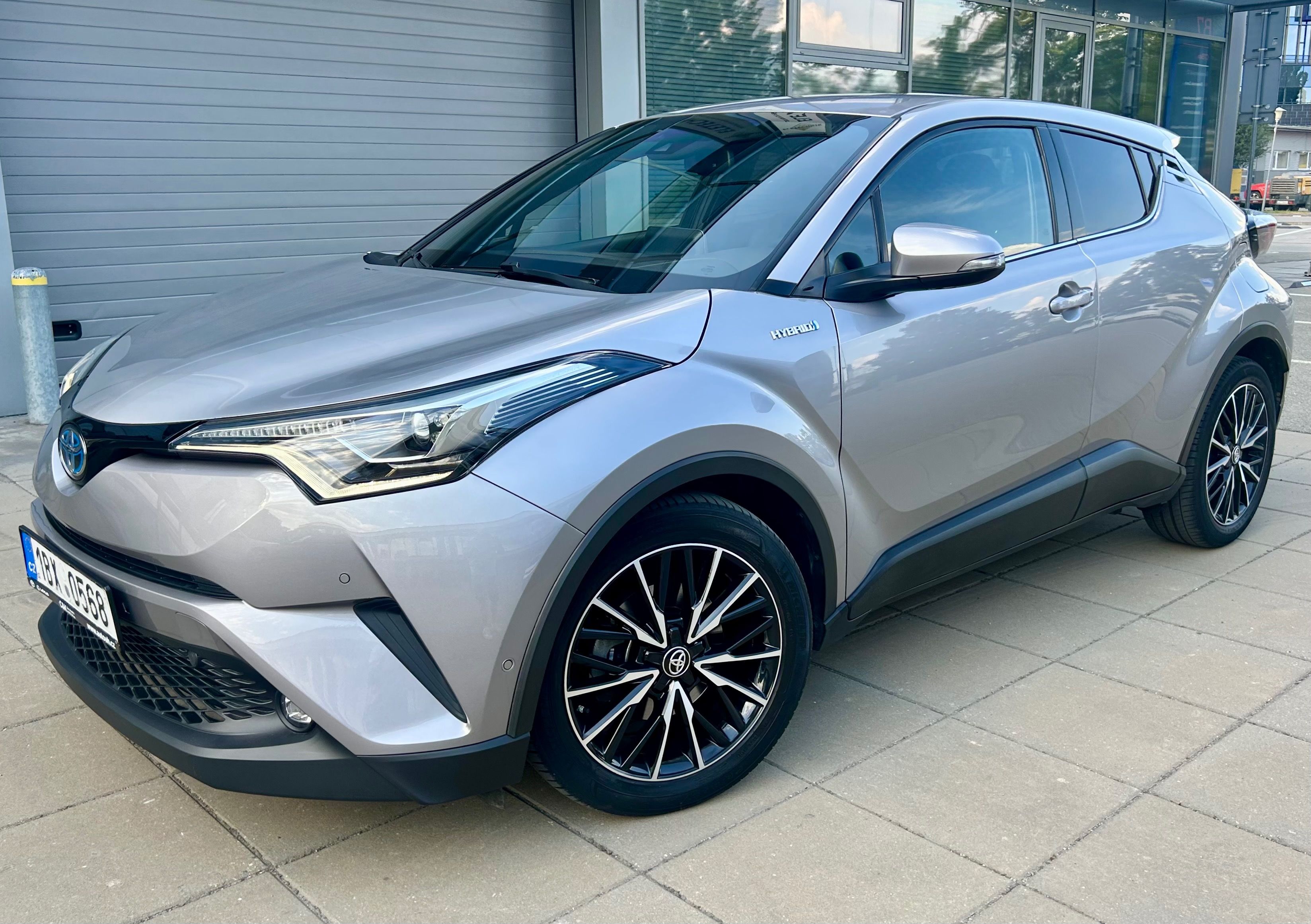 Toyota C-HR, 1.8 Hybrid EXECUTIVE-ČR-ACC - fotka 3