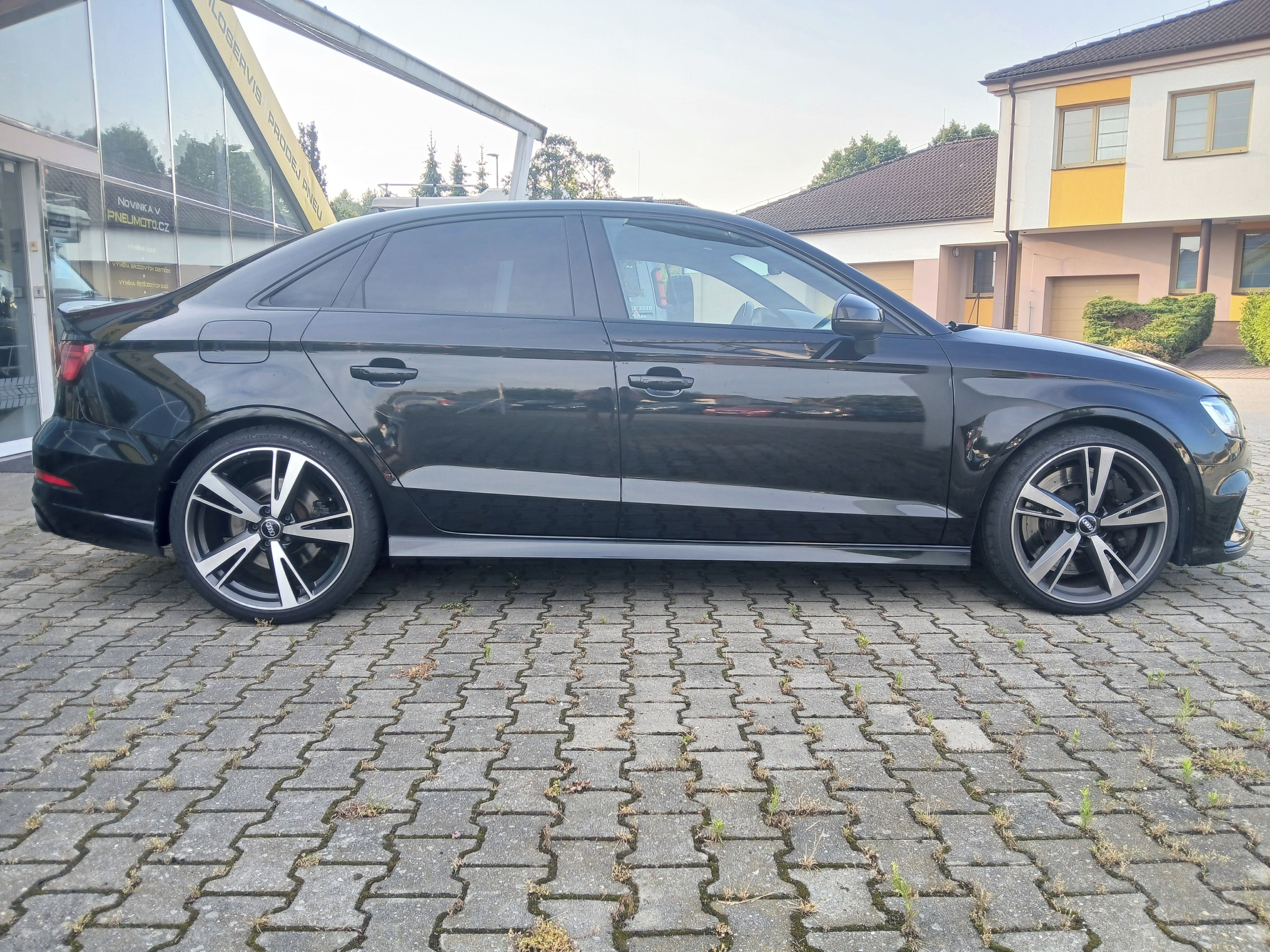 Audi RS3, Sedan, 294kW, max.výbava. - fotka 6