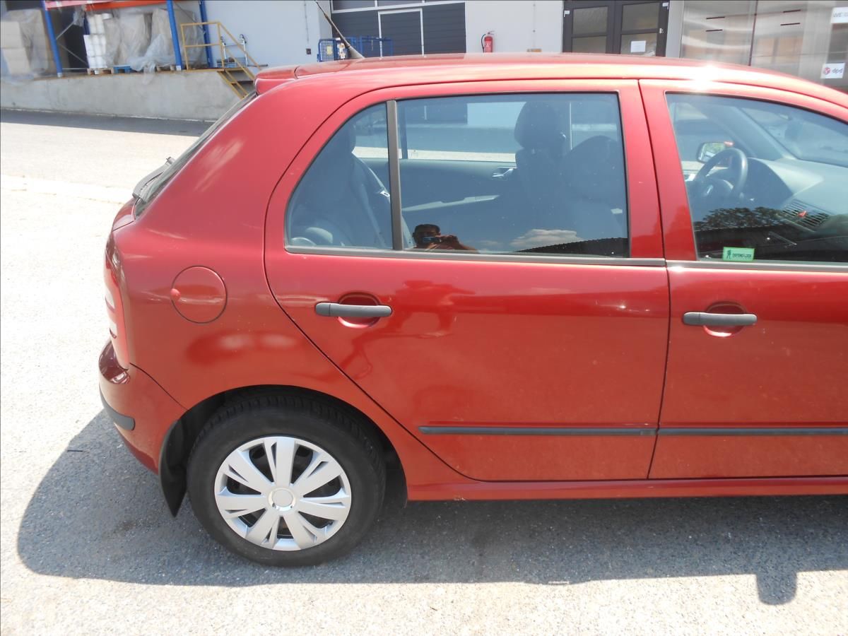 Škoda Fabia, 1,4 MPi 50Kw - fotka 5