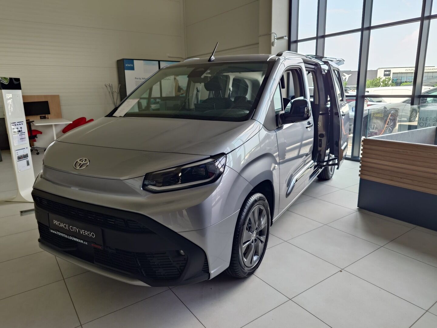 Toyota Proace City Verso, LWB 1.5D 6MT - fotka 3