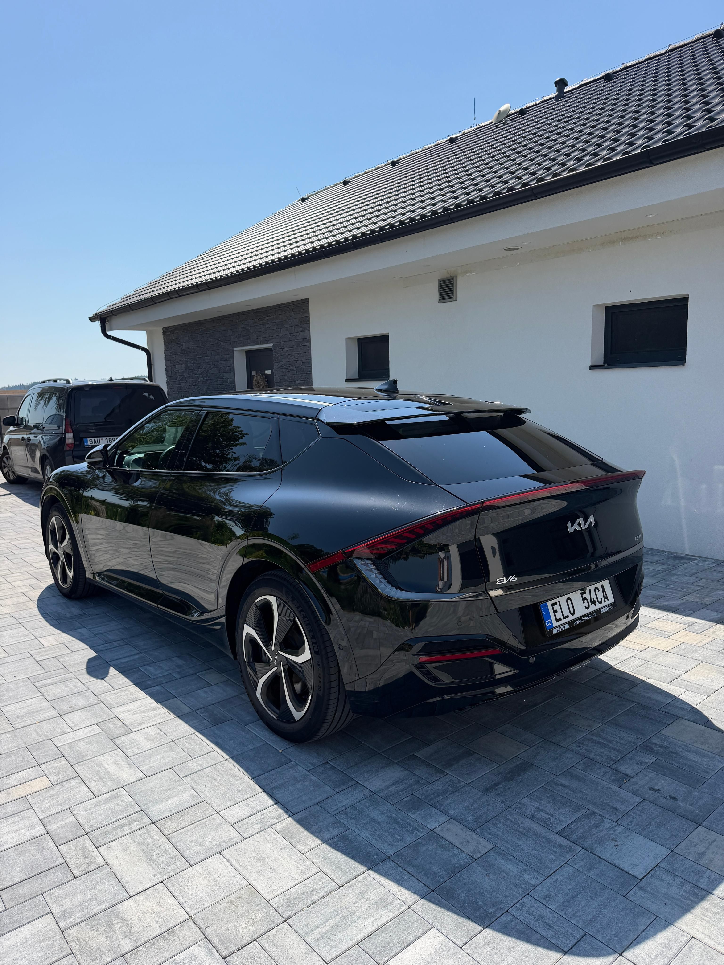 Kia EV6, GT-LINE 239kW, 4x4 - fotka 2