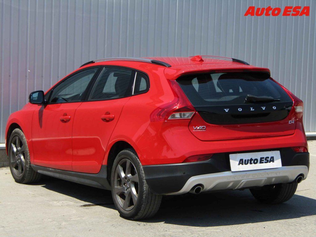 Volvo V40, 2.0 D,ČR - fotka 6