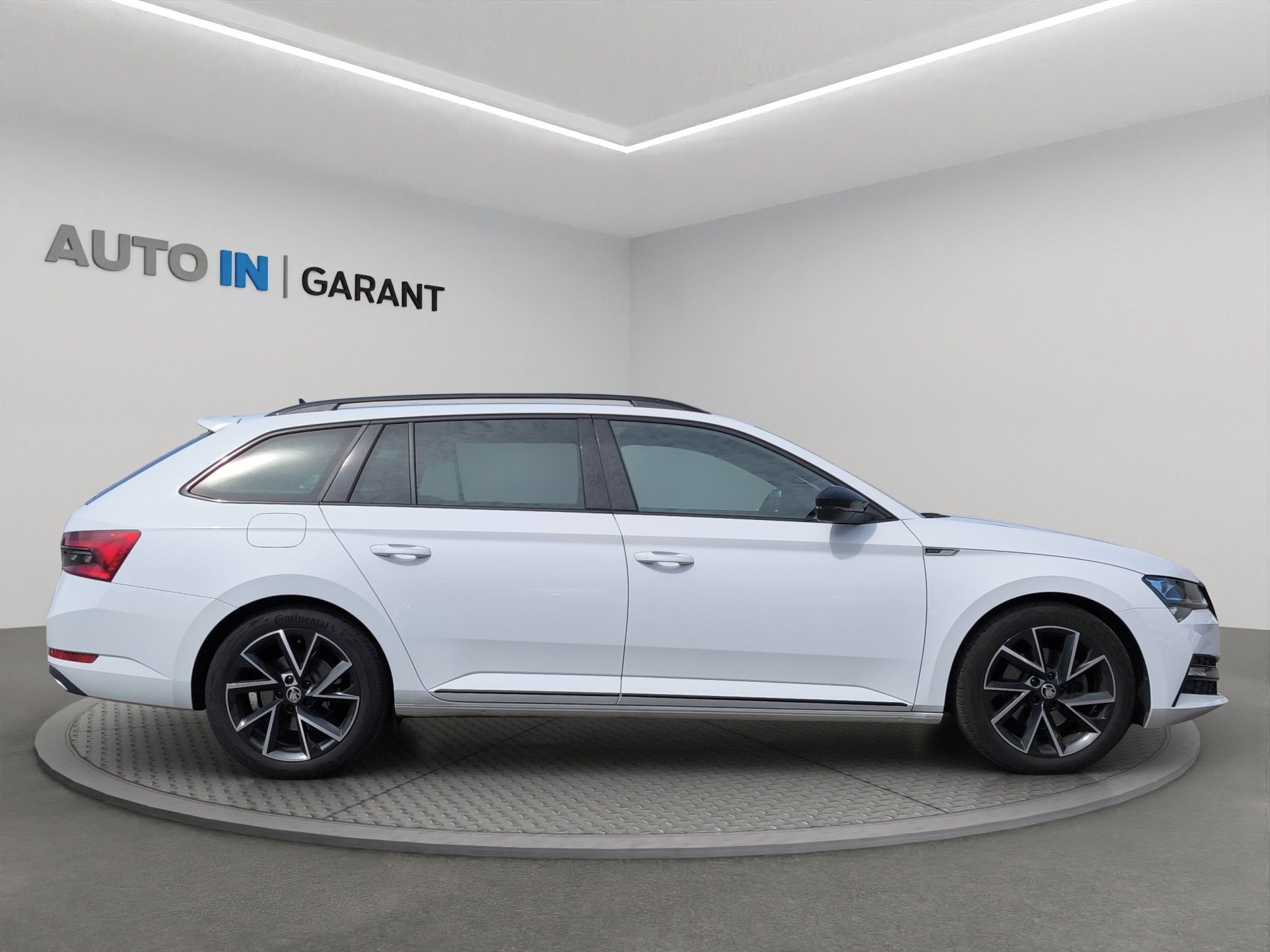 Škoda Superb, SportLine 2.0 TDI 110kW DSG, Č - fotka 4