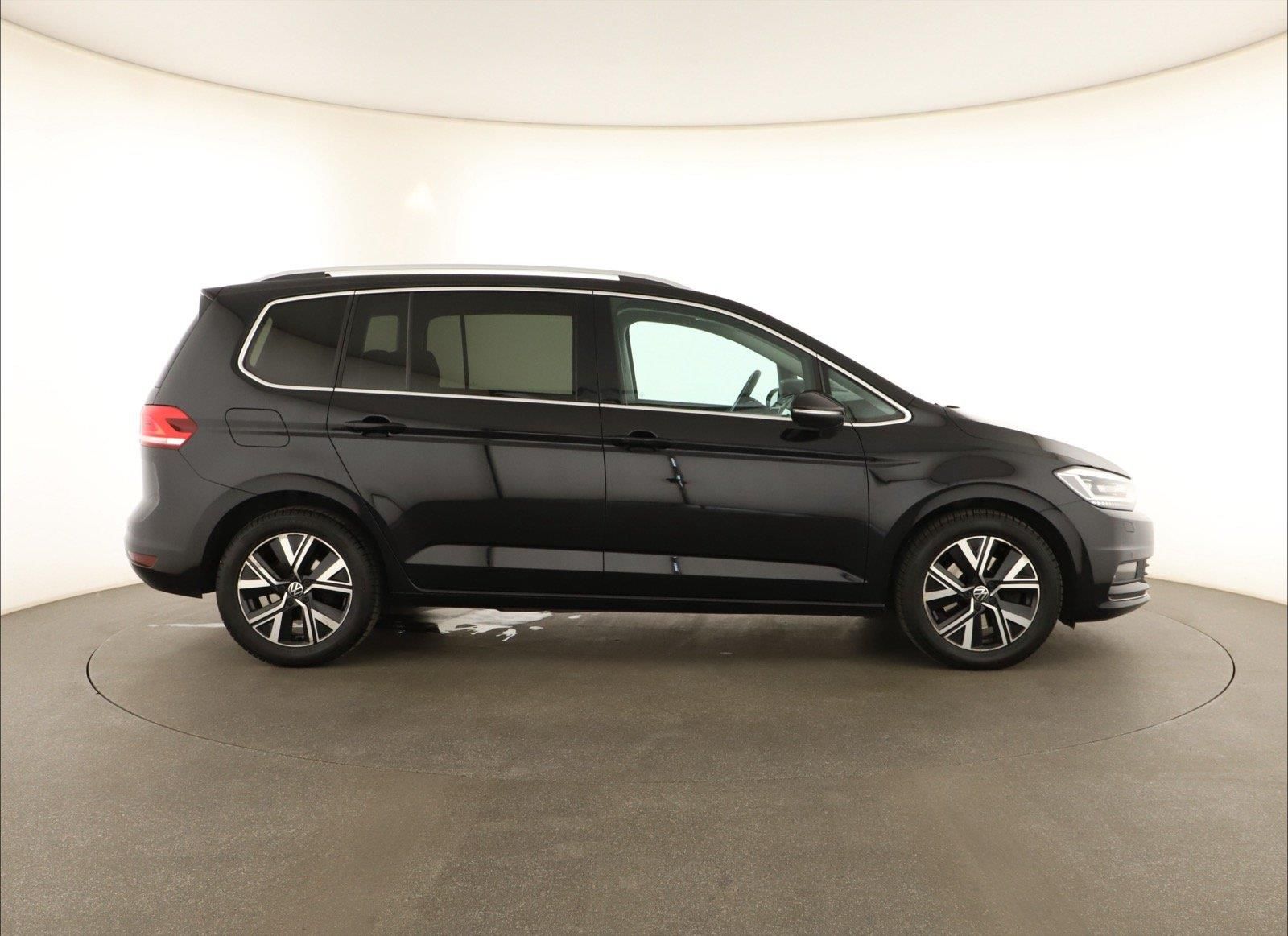 Volkswagen Touran, 2.0 TDI, Automat, 7 míst - fotka 6