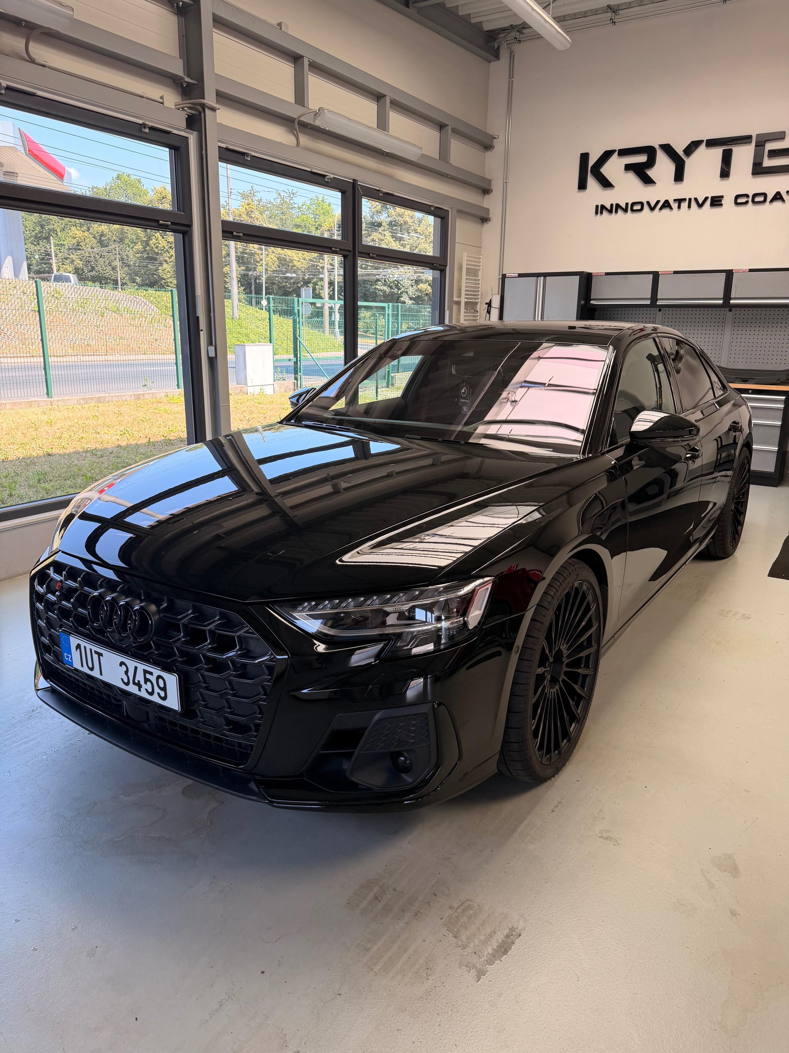 Audi S8, 420 kW, top stav