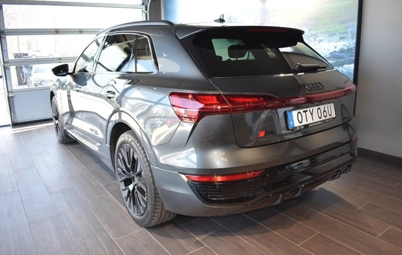 Audi Q8 e-tron, 55 Q S-Line Kamera Matrix Taž. - fotka 2