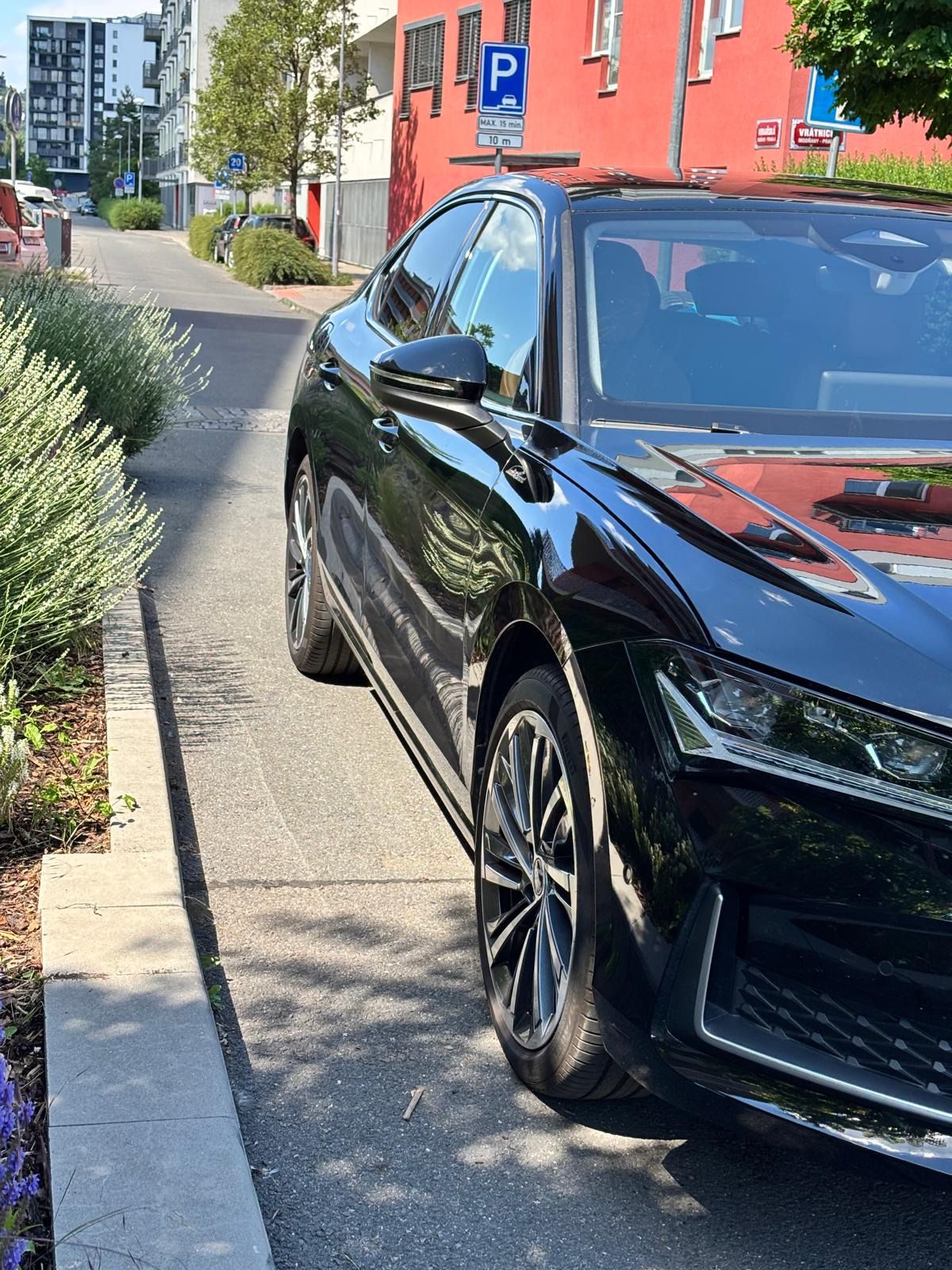 Škoda Superb, 2.0 TDI, 142KW, DSG, L&K, ČR - fotka 5