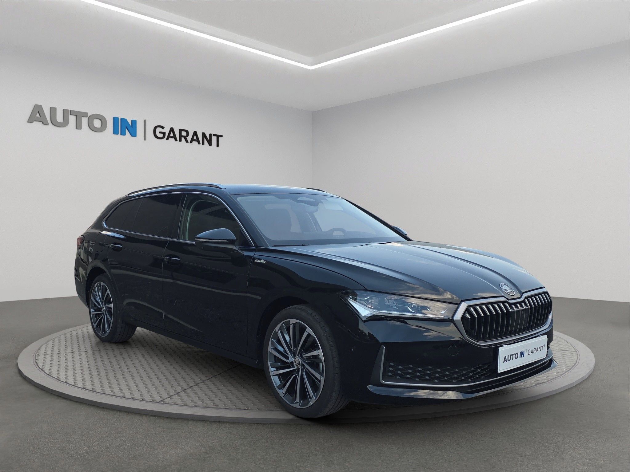 Škoda Superb, L&K 2.0 TDi DSG 110kw, tov. zá - fotka 2