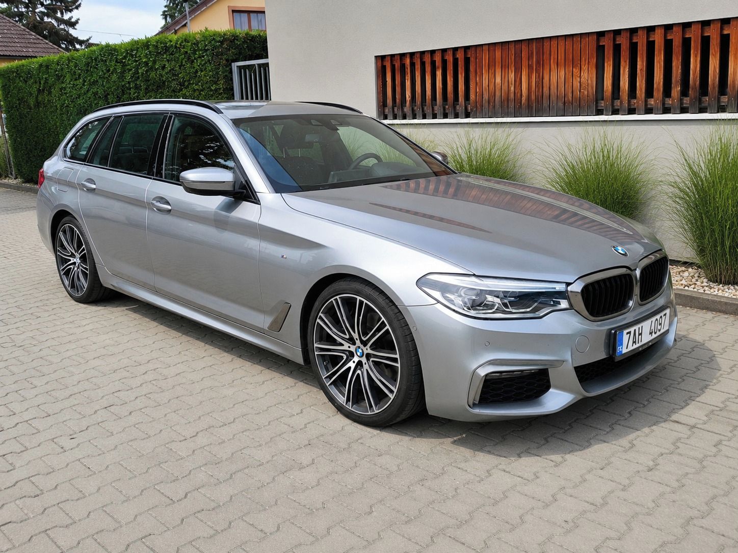BMW Řada 5, M550d x-Drive B&W LASER PANO - fotka 2