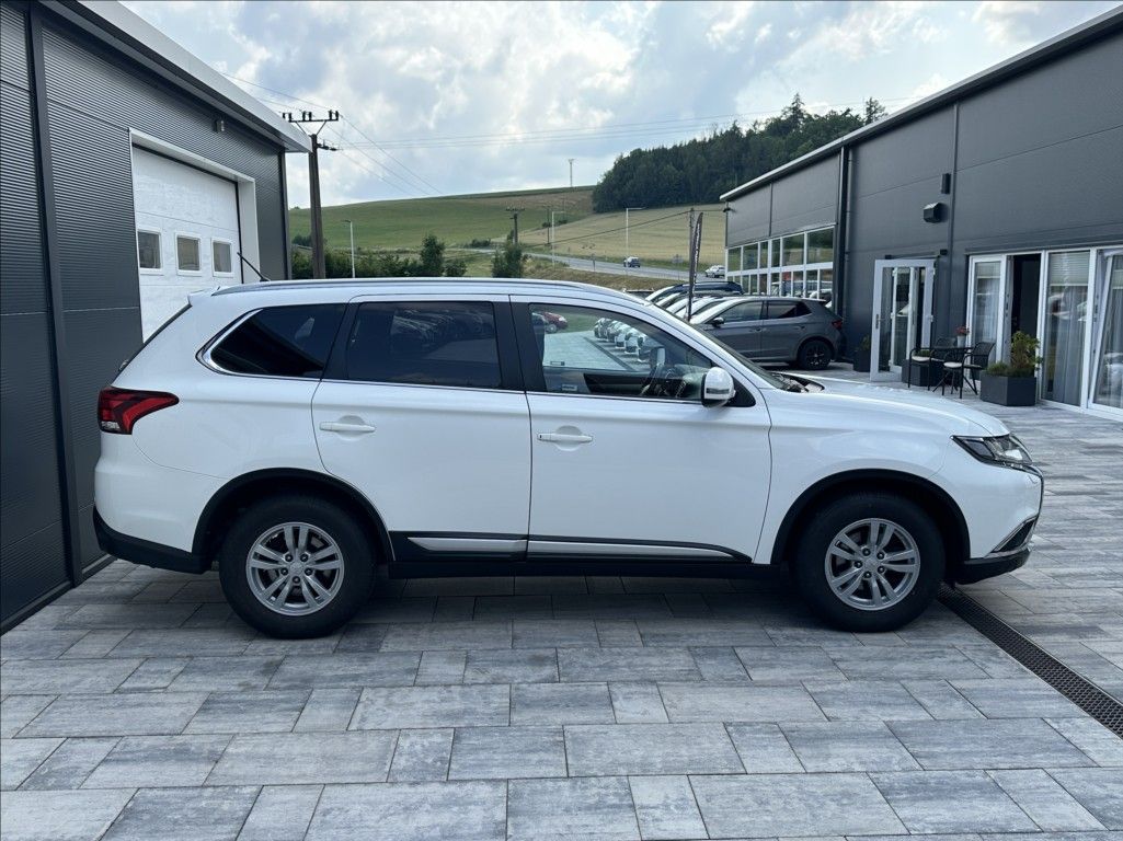 Mitsubishi Outlander, 2,0 150PS  Intense A/T 4x4 - fotka 6