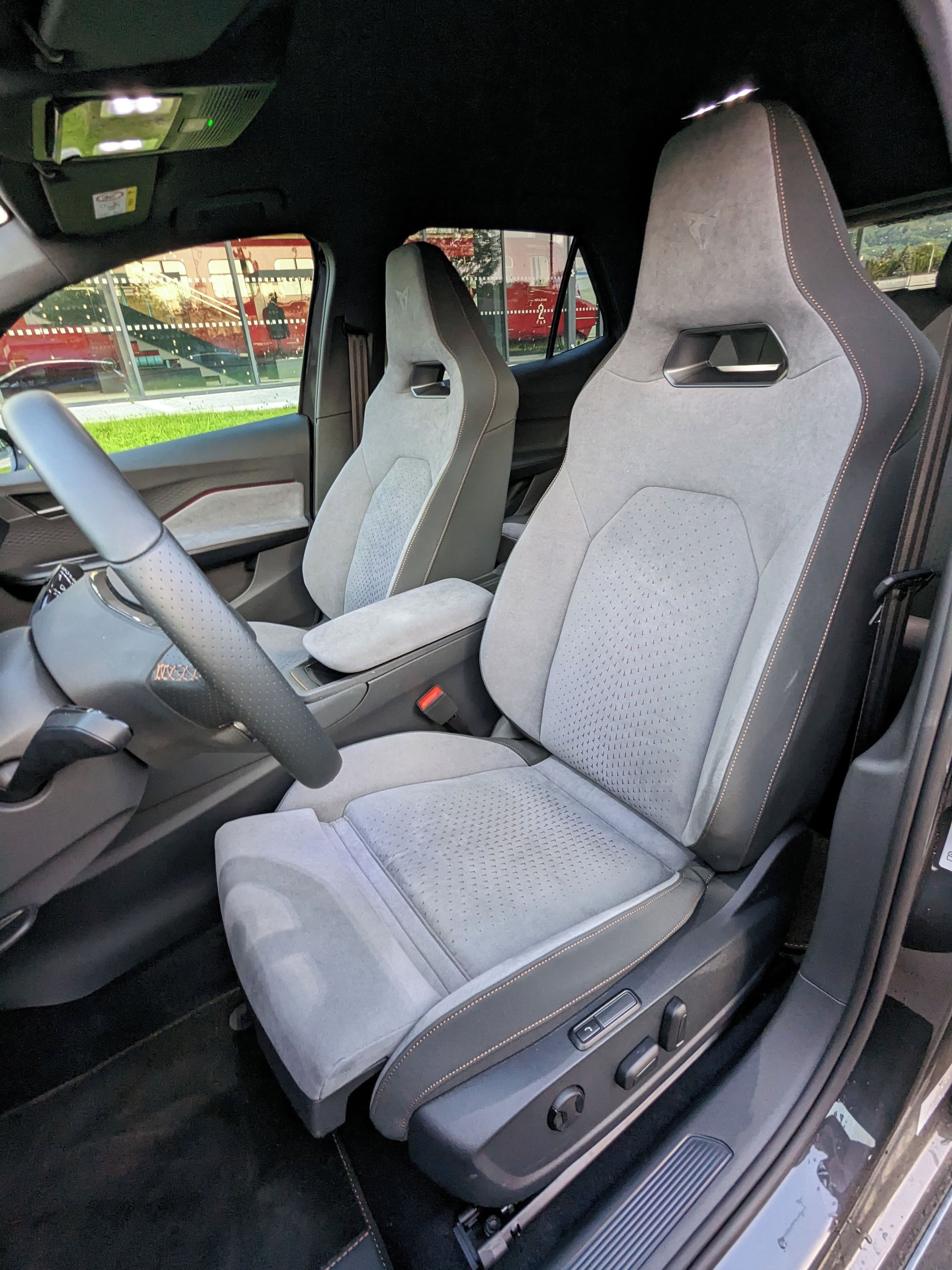 Cupra Born, 170kW, 77kWh, DCC, ACC, 360CAM - fotka 3