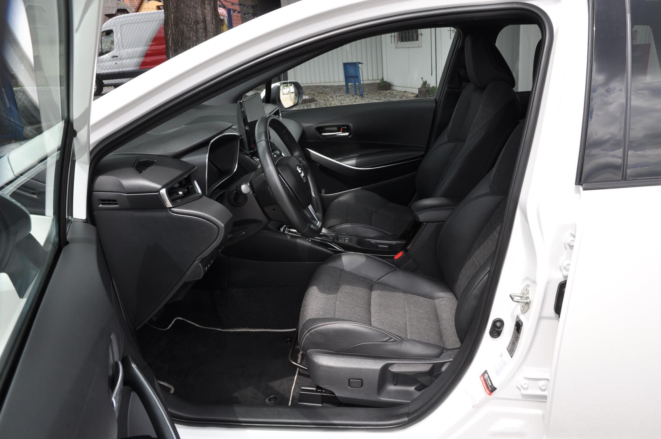Toyota Corolla, 1.8 Hybrid KOMBI - fotka 6
