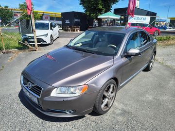 2,4 D5 AWD