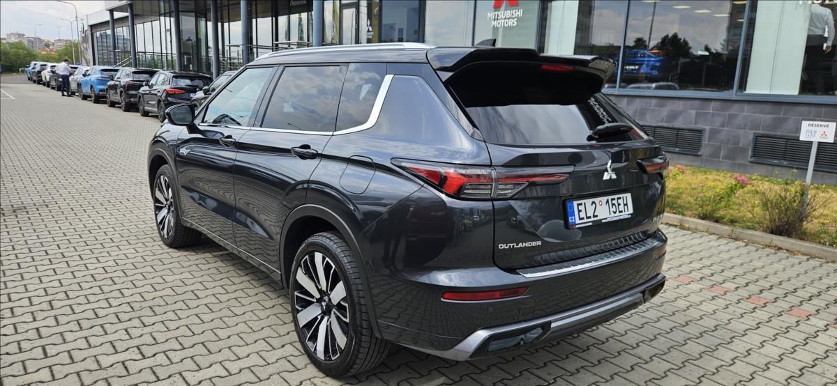 Mitsubishi Outlander, 2,4 PHEV 4x4  INSTYLE - fotka 6