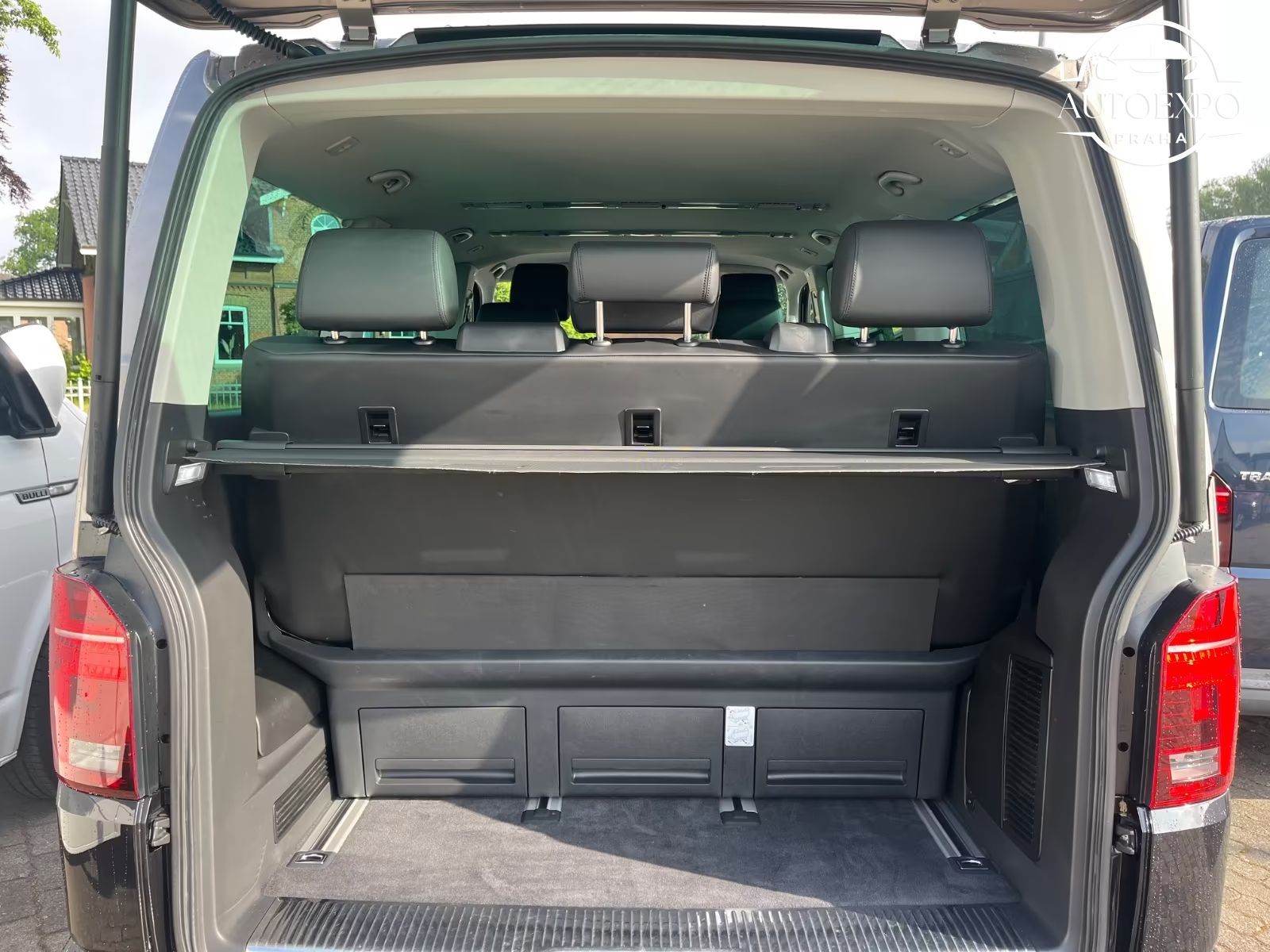 Volkswagen Multivan, Generation Six DSG - fotka 6