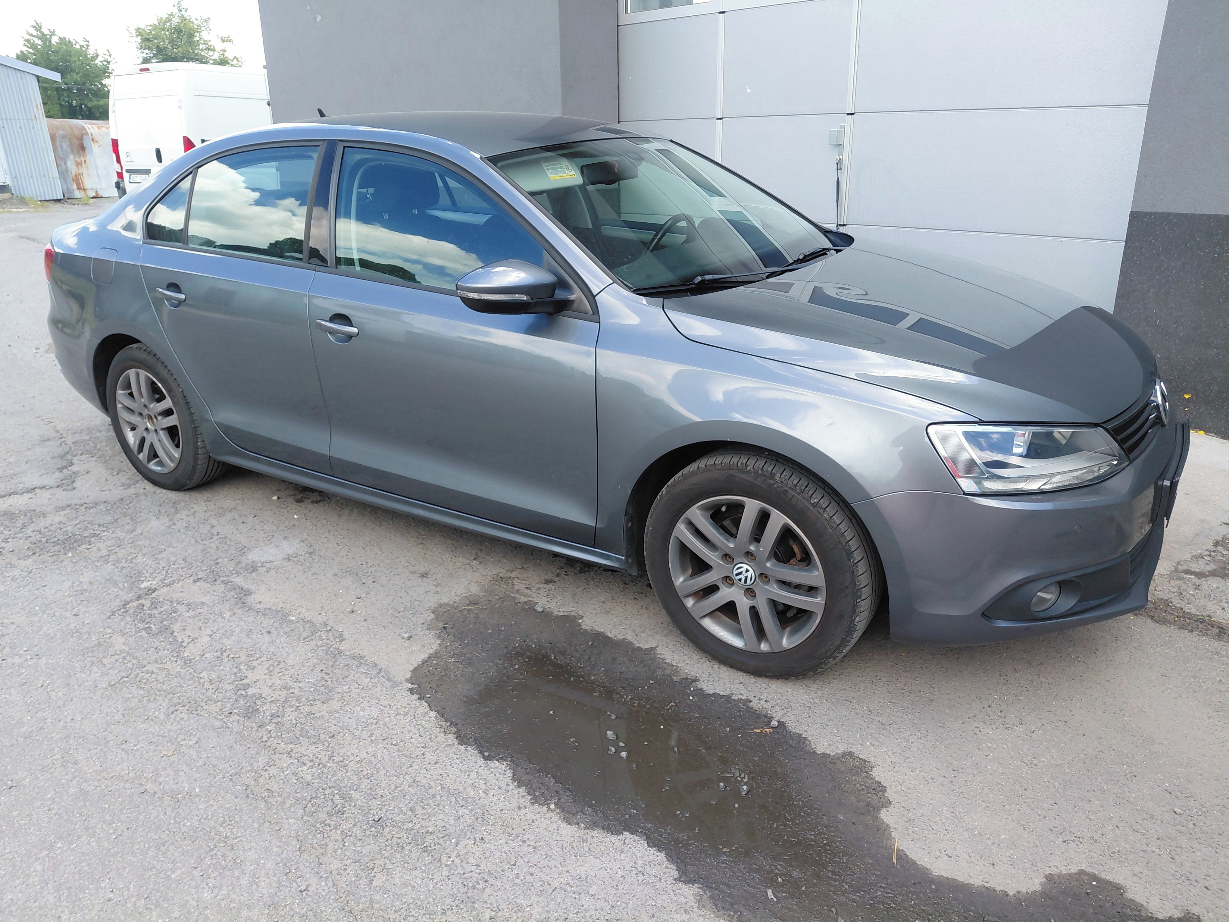 Volkswagen Jetta, 1.2 TSi 77kW, VÝBAVA, PĚKNÁ - fotka 6