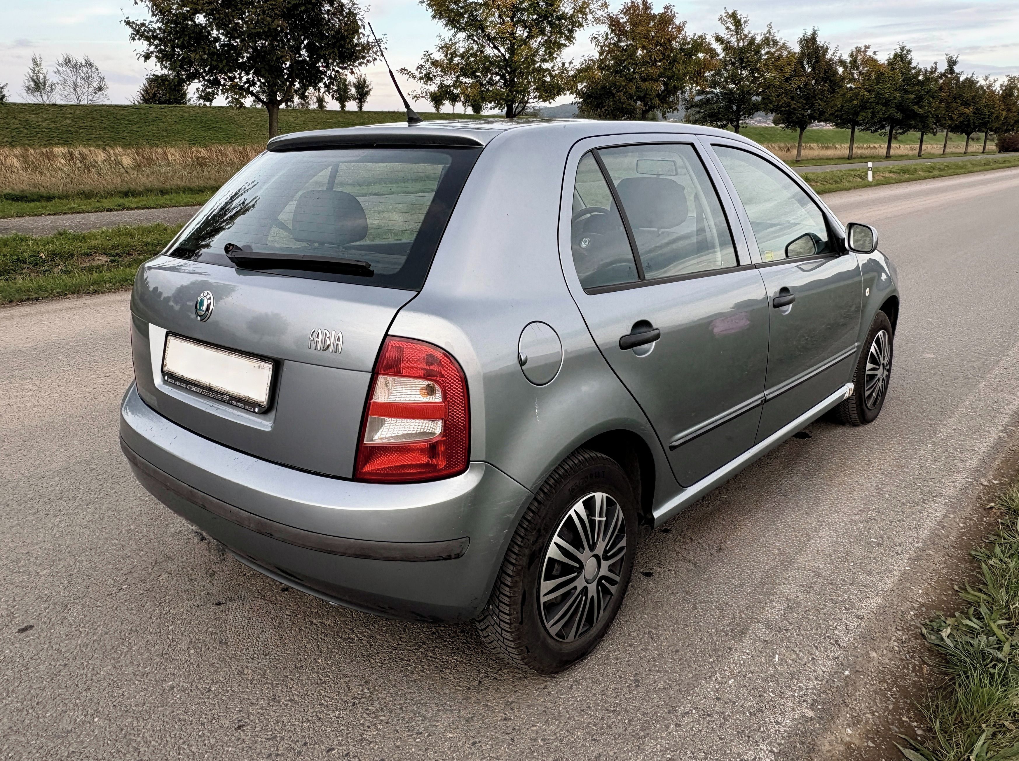 Škoda Fabia, 1.4 MPI garážované - fotka 3