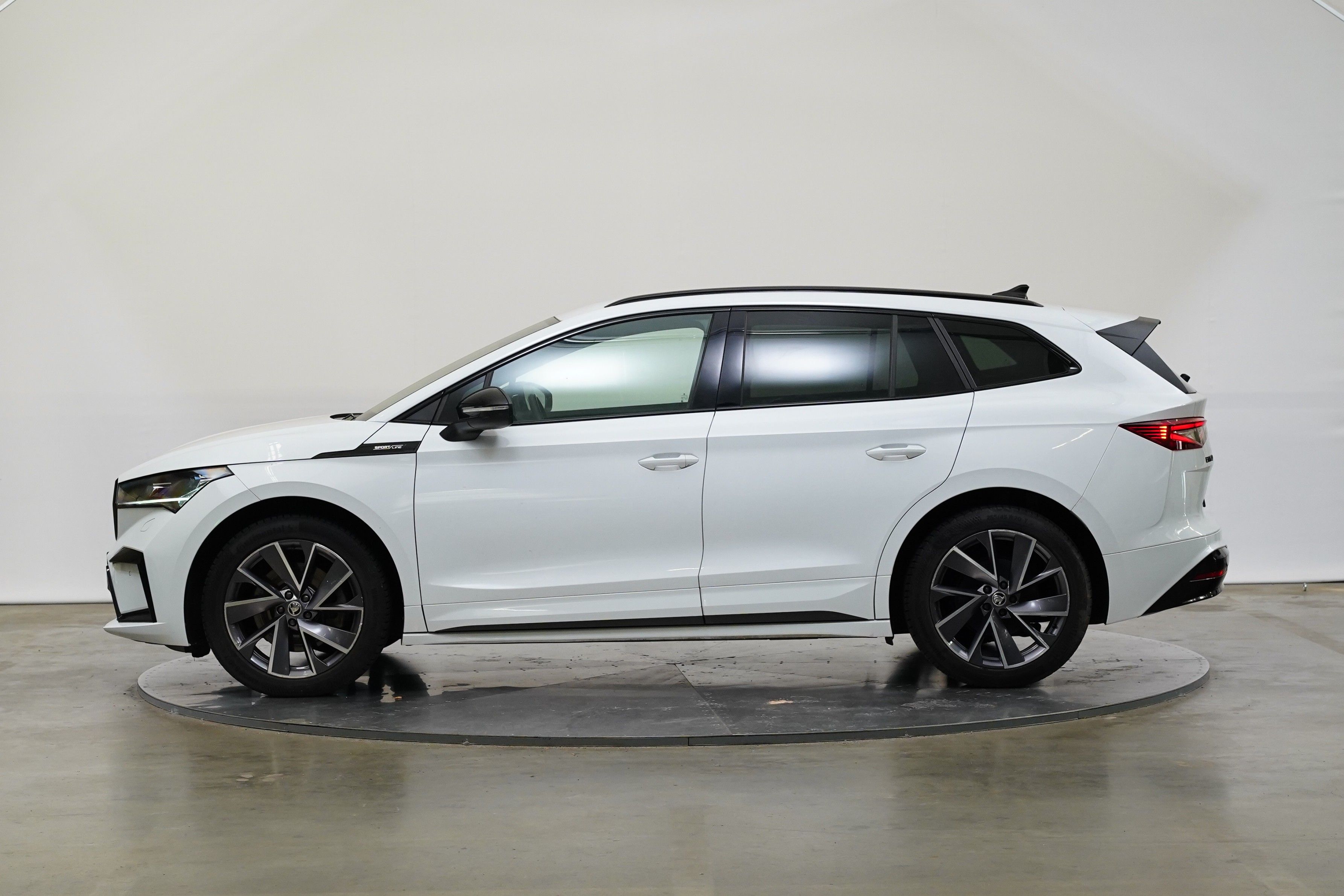 Škoda Enyaq iV, 77 kWh 195 kW Sportline - fotka 3