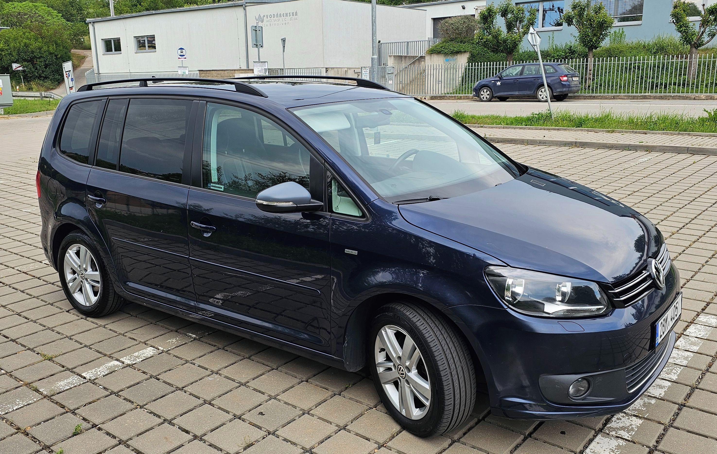 Volkswagen Touran - fotka 2