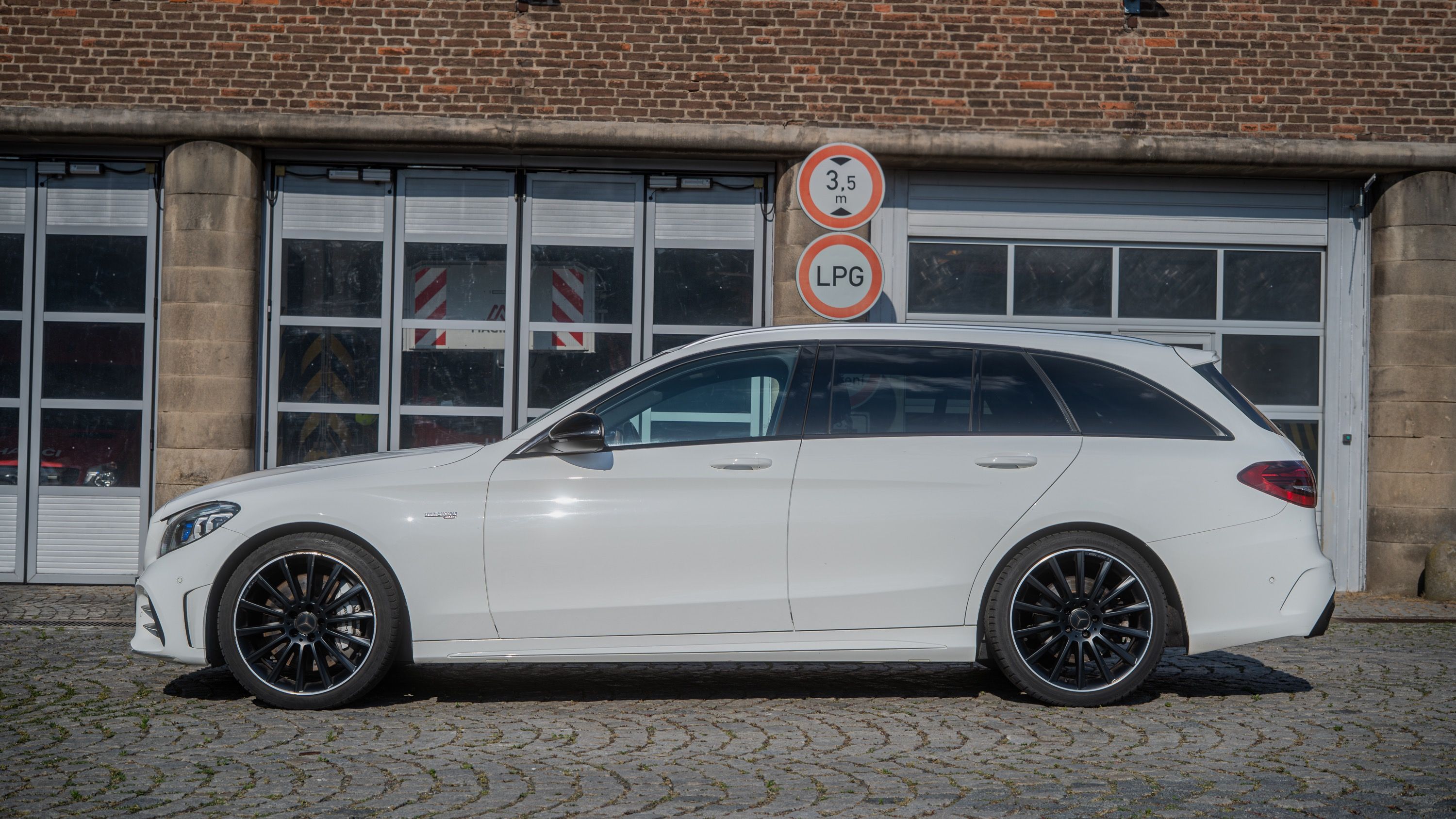 Mercedes-Benz Třídy C, AMG C43 4MATIC V6 3.0, 287kW - fotka 6