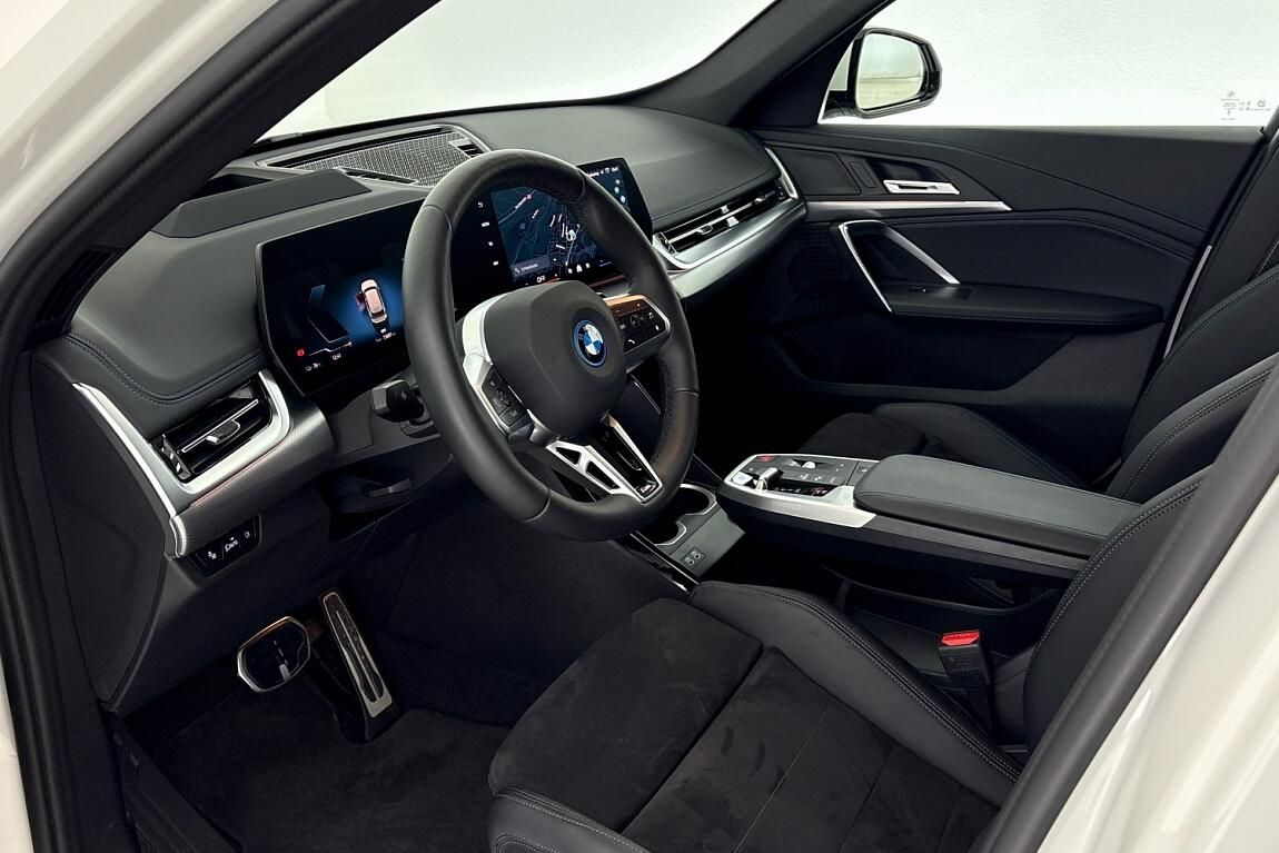 BMW iX1, eDrive20 - fotka 6