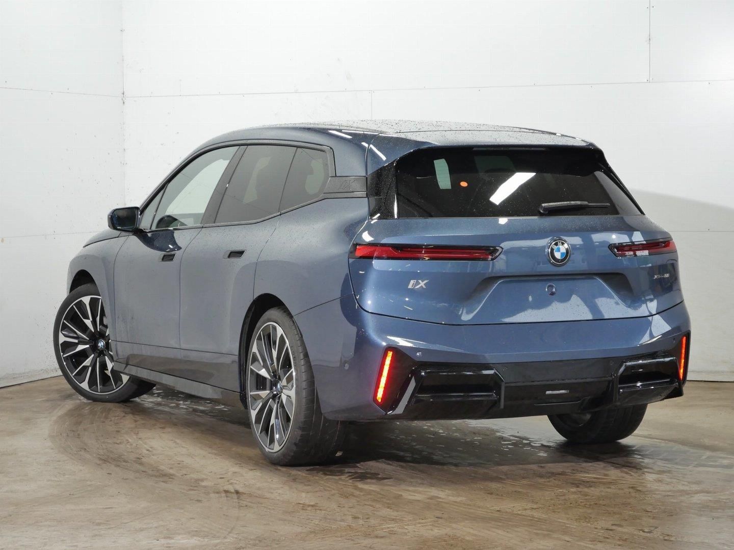BMW iX, iX60 xDrive Tažné Vzduch - fotka 3