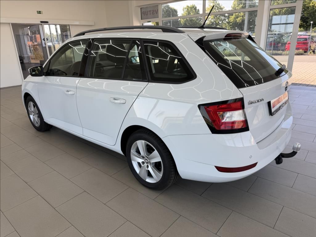 Škoda Fabia, 1,0 TSI, tažné, LED, CarPlay - fotka 3