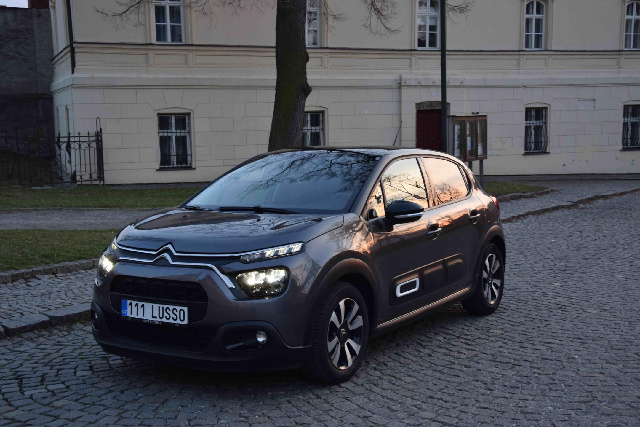 Citroën C3, 1.2 PureTech 81kWS&S Shine - fotka 2