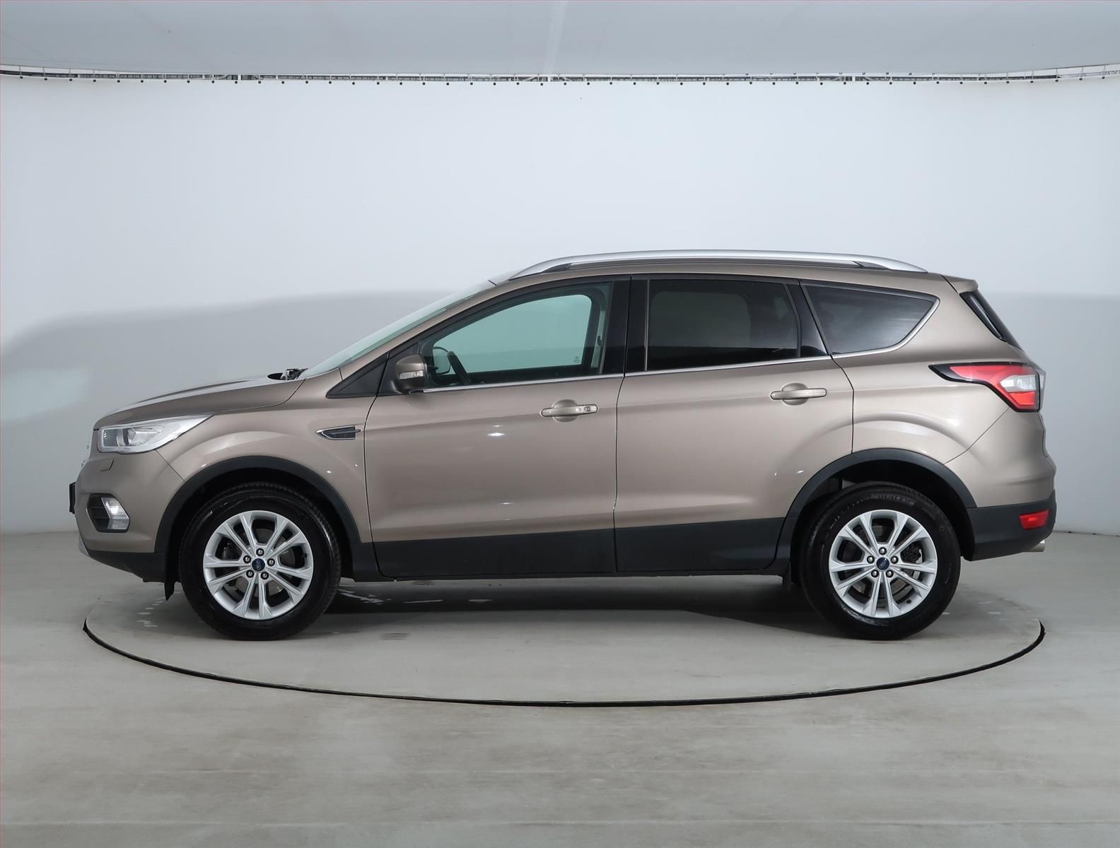 Ford Kuga, 1.5 EcoBoost, ČR,1.maj - fotka 3