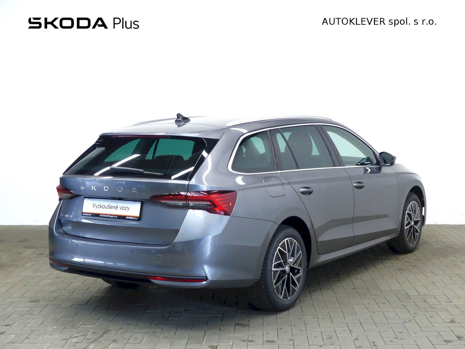 Škoda Octavia, Top Selection DSG 2.0TDI 110kW - fotka 2
