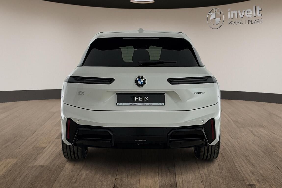 BMW iX, xDrive45 - fotka 4