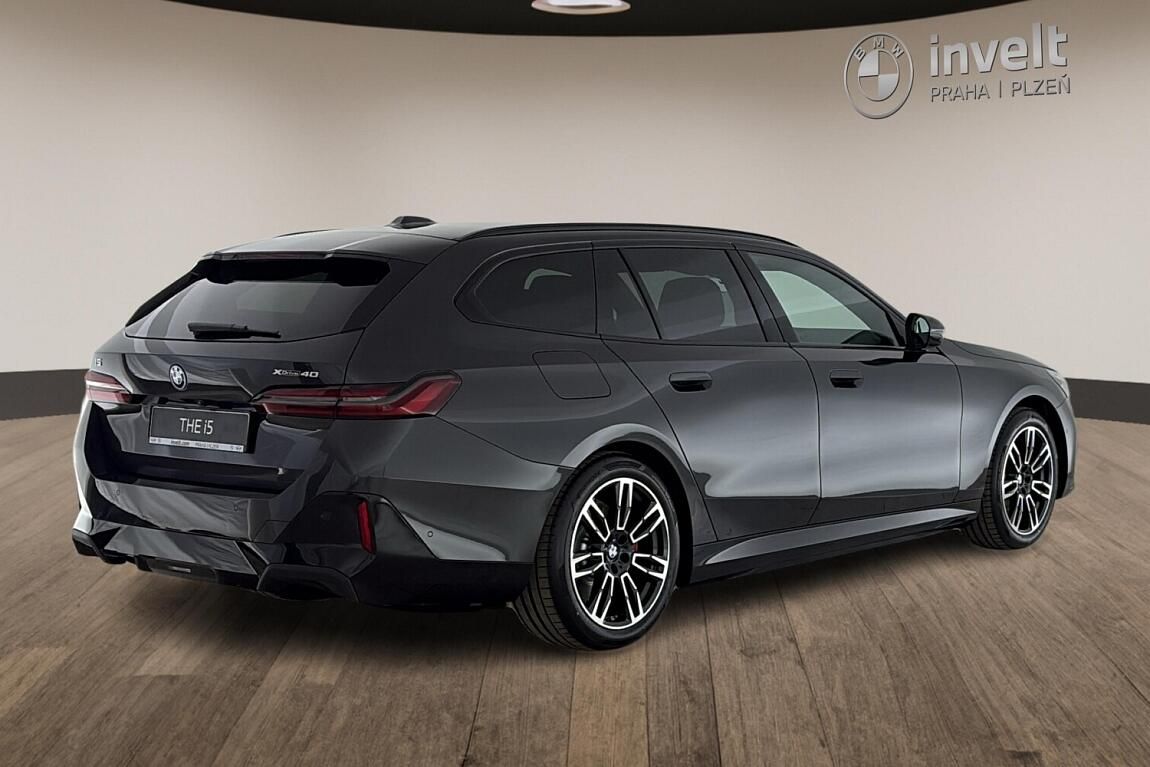 BMW i5, xDrive40 Touring - fotka 3